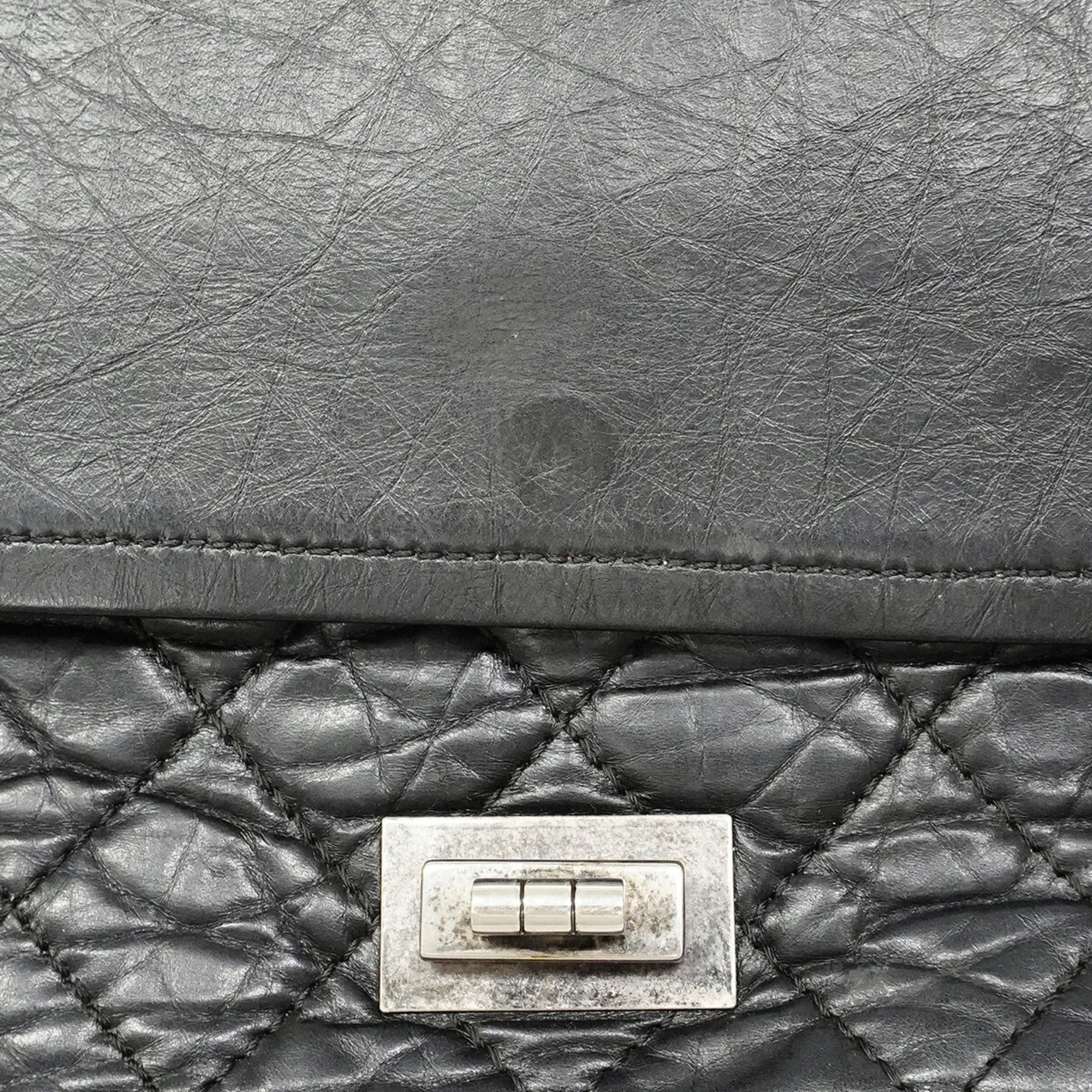 Chanel Black Leather Shoulder Bag (Pre-Owned)