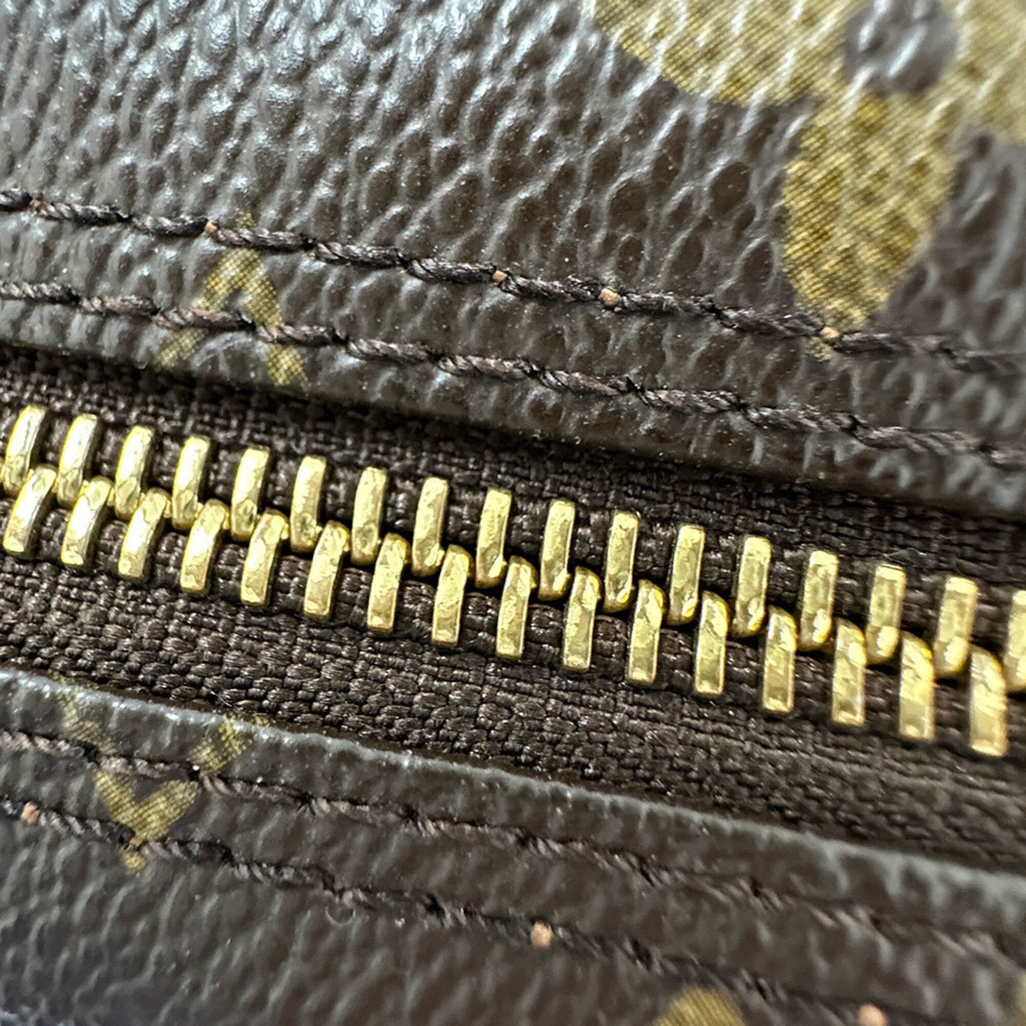 Louis Vuitton Brown Monogram Canvas Shoulder Bag (Pre-Owned)