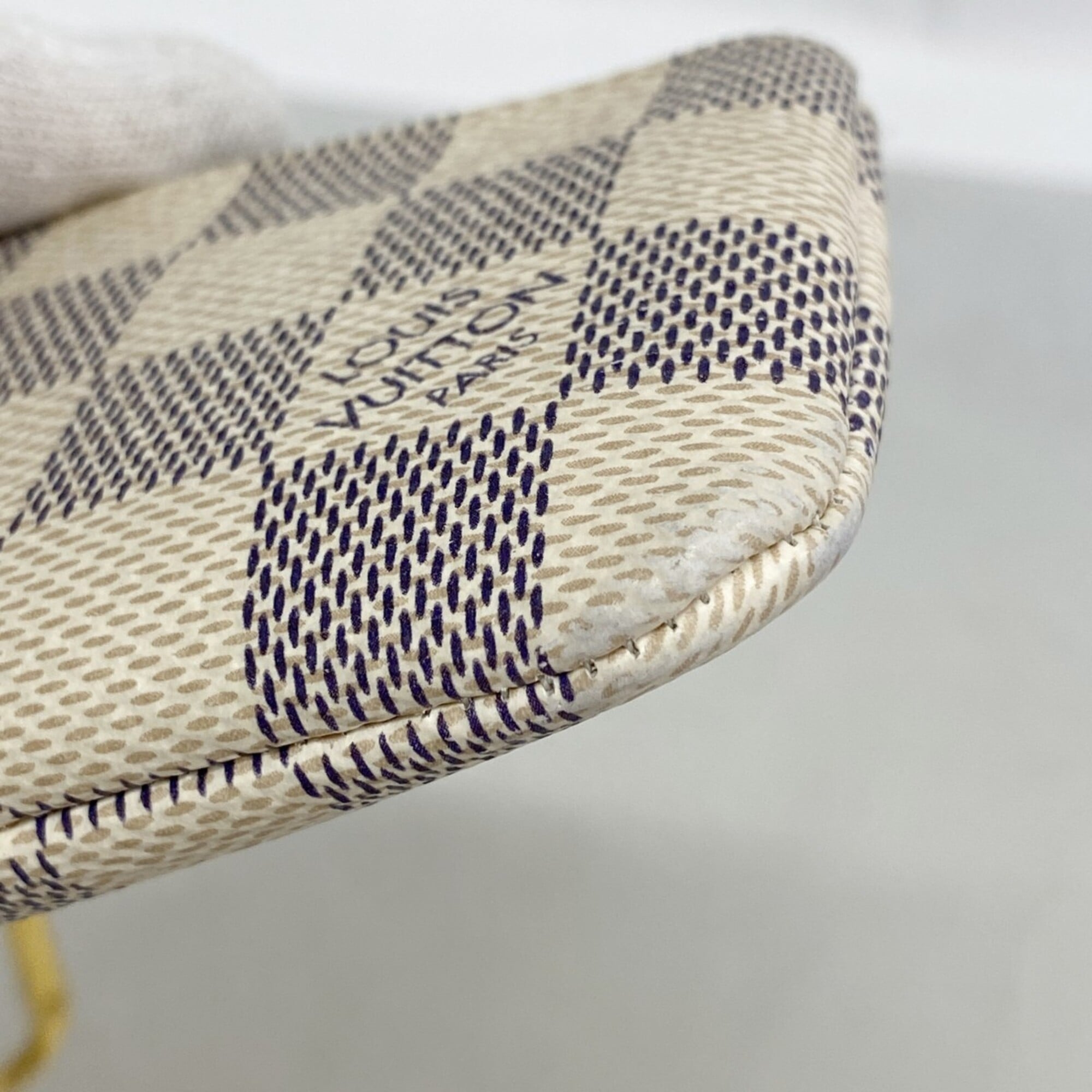 Louis Vuitton White Coin Purse/Coin Case (Pre-Owned)