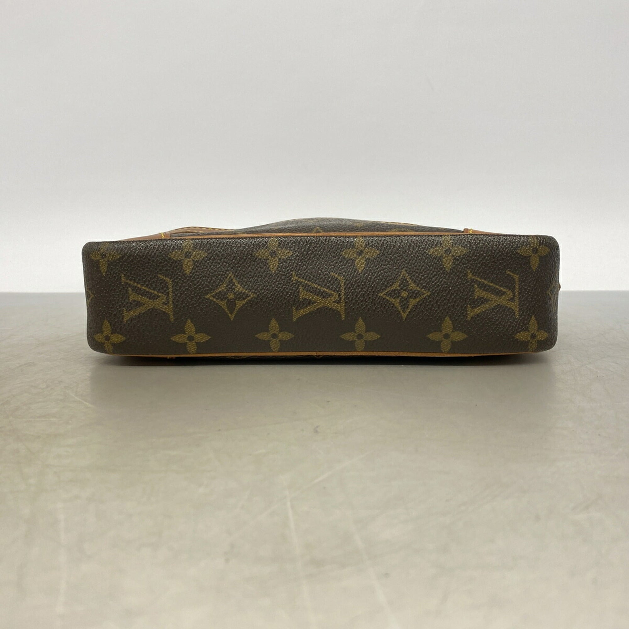 Louis Vuitton Brown Shoulder Bag (Pre-Owned)