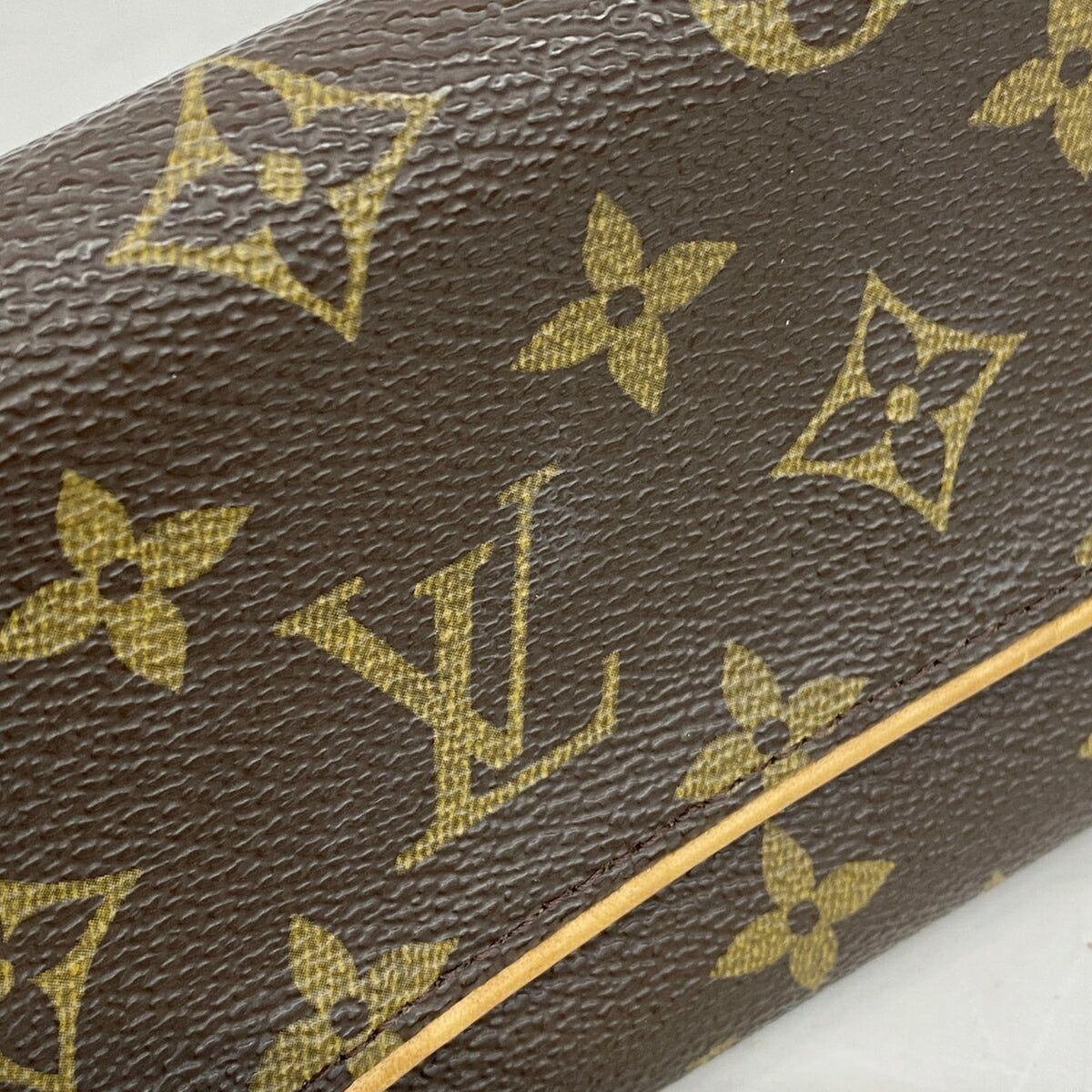 Louis Vuitton Brown Shoulder Bag (Pre-Owned)