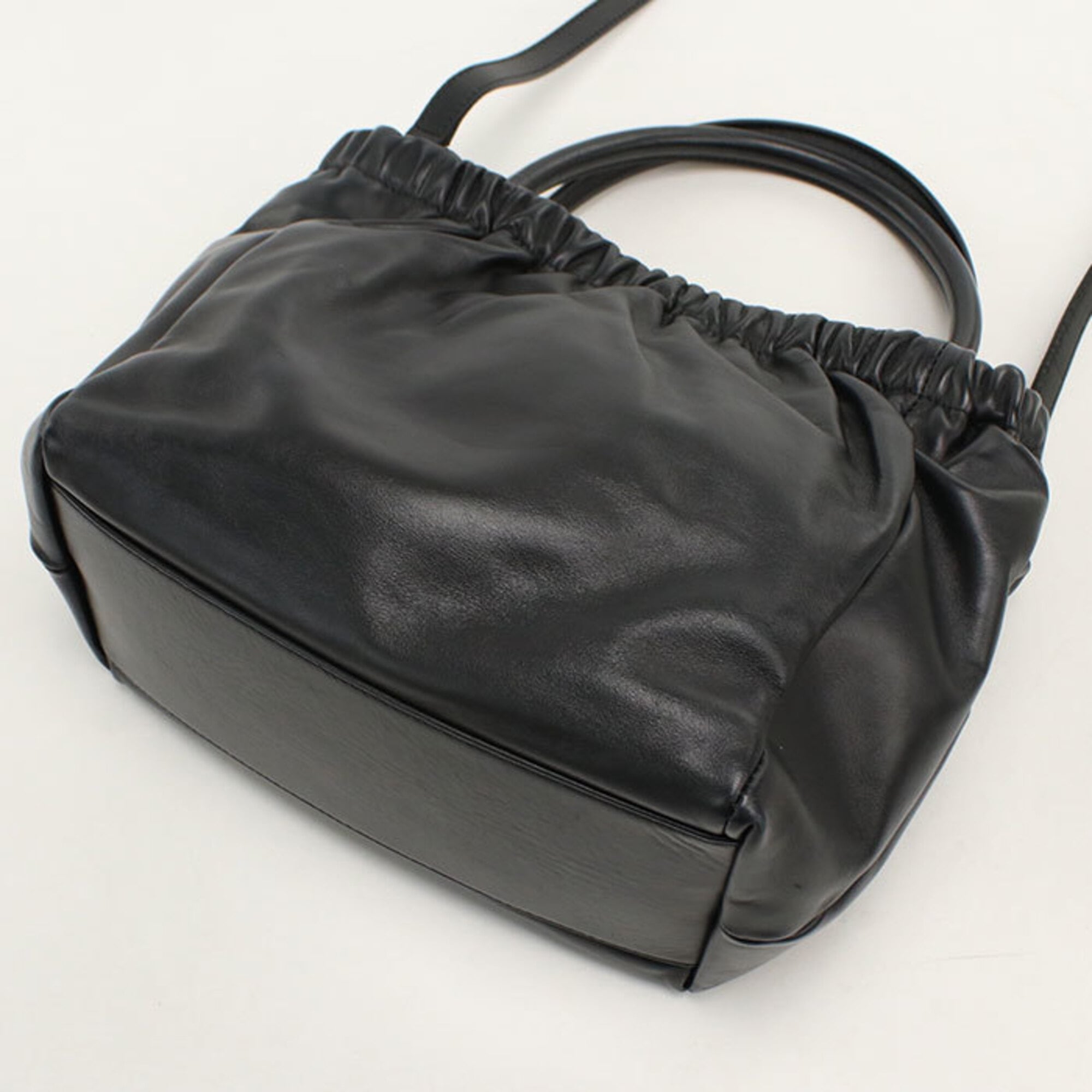 Salvatore Ferragamo Black Leather Handbag (Pre-Owned)