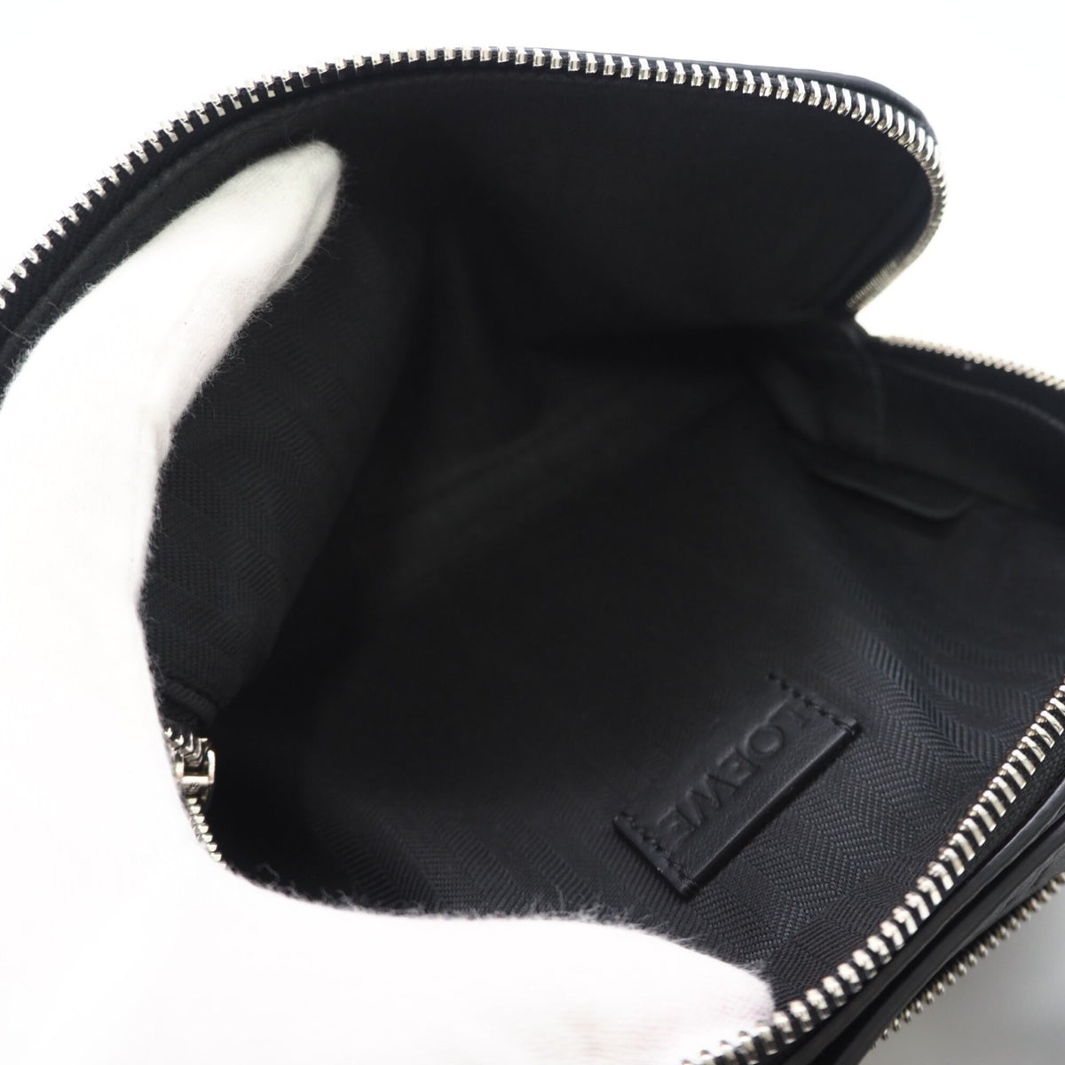 Loewe Black Leather Shoulder Bag (Pre-Owned)