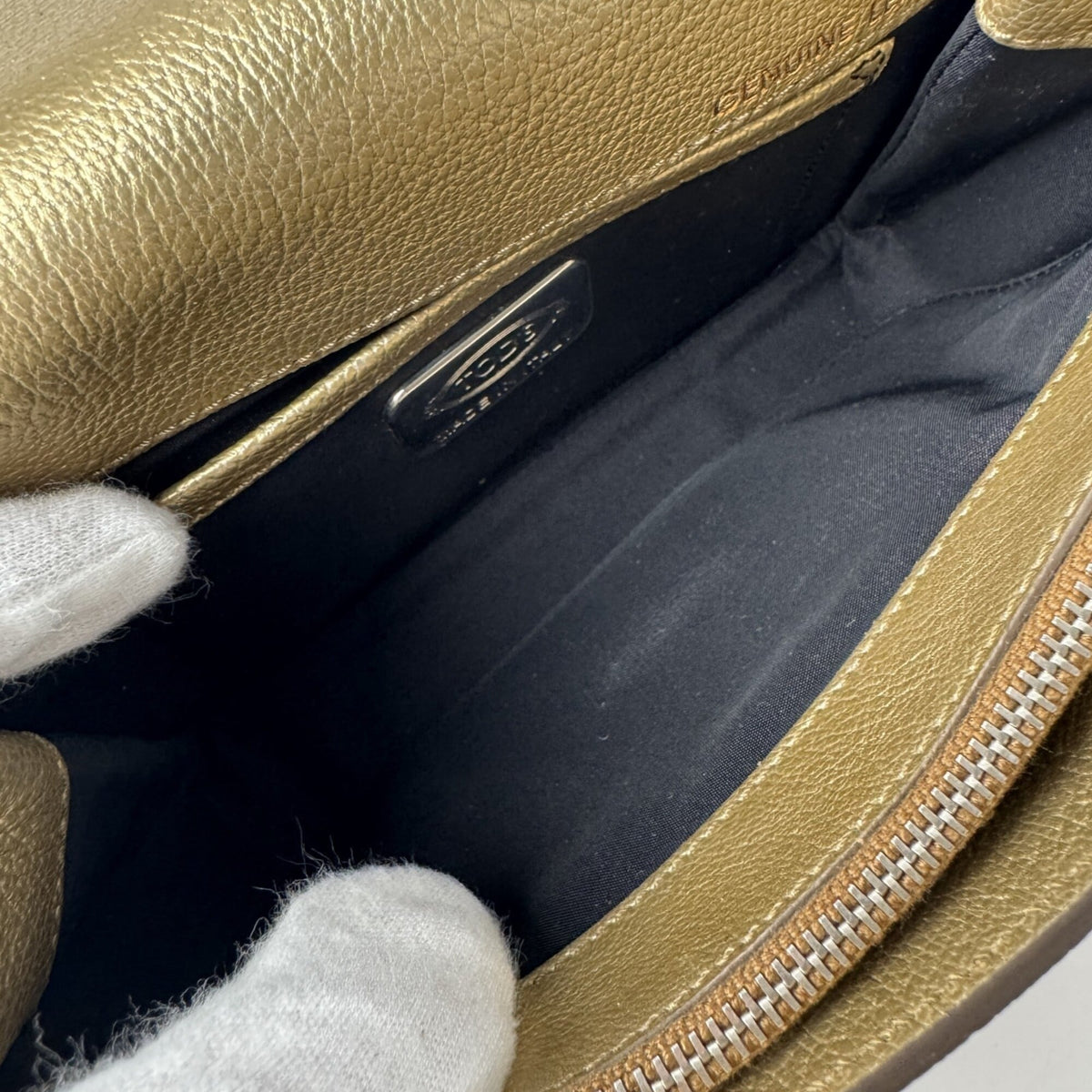 Tod's Gold Leather Shoulder Bag (Pre-Owned)