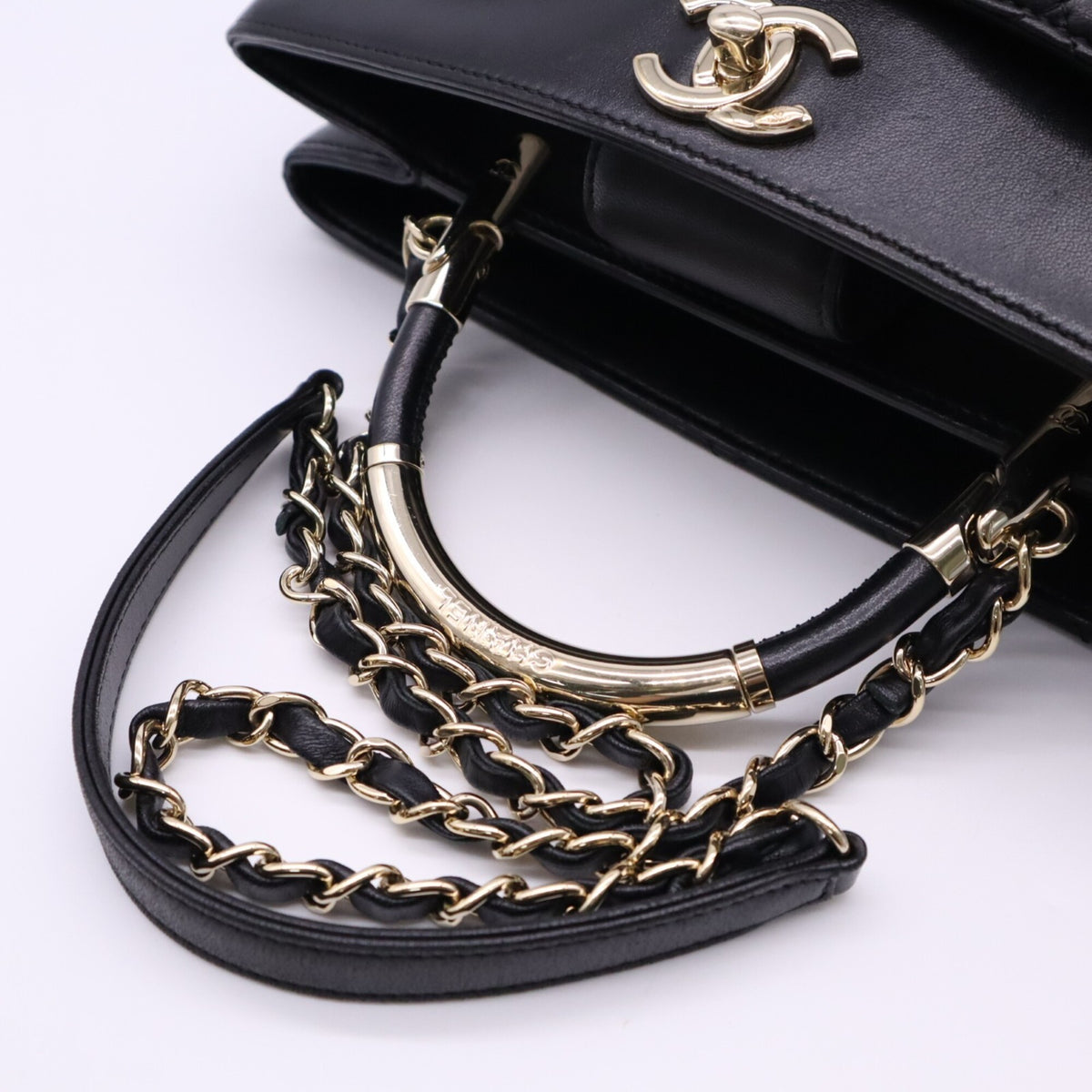 Chanel Matelasse Black Leather Handbag (Pre-Owned)