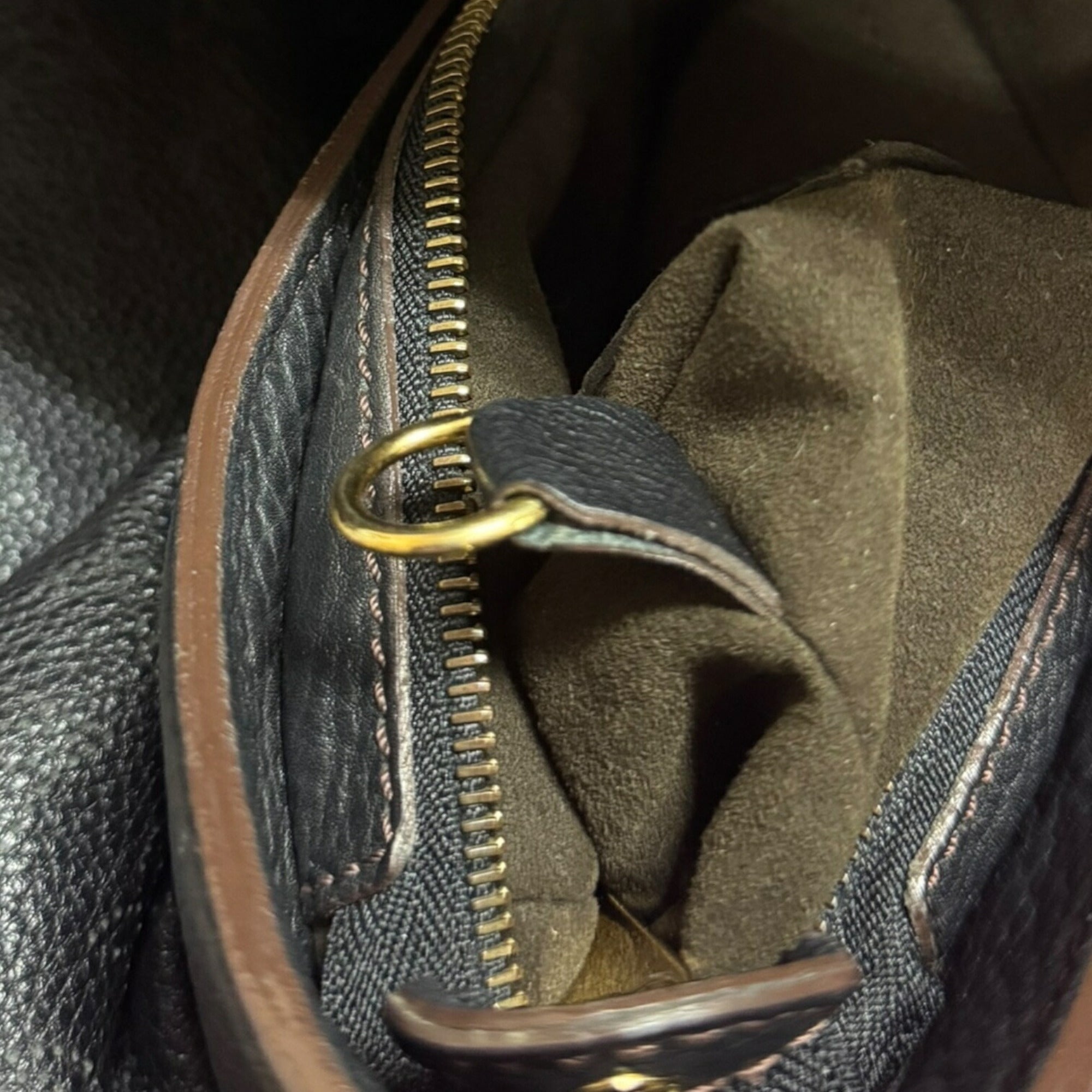 Louis Vuitton Mahina Black Mahina Leather Shoulder Bag (Pre-Owned)