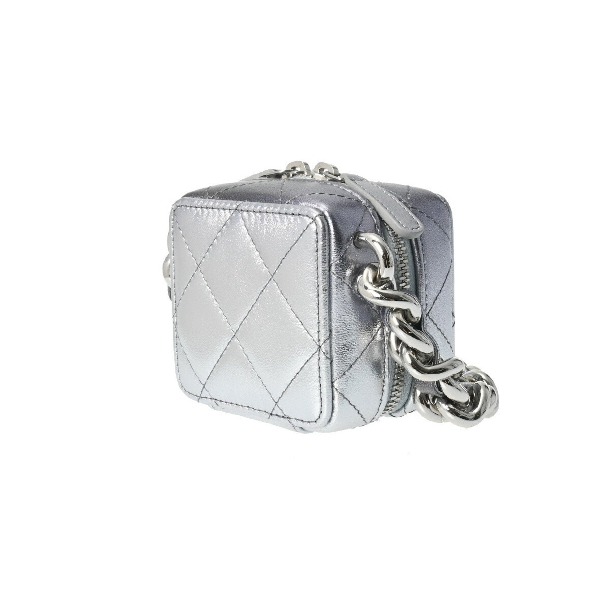 Chanel Silver Leather Shoulder Bag (Pre-Owned)