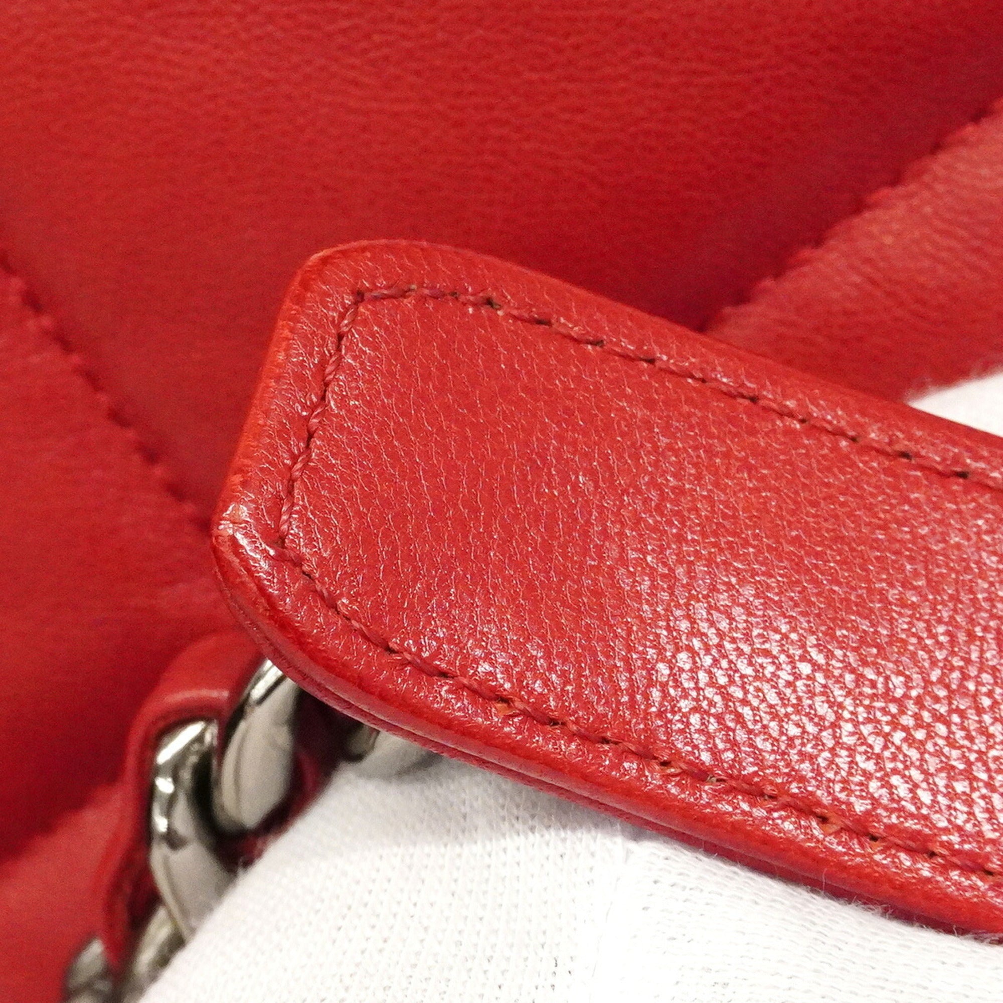Chanel Red Color Leather Handbag (Pre-Owned)