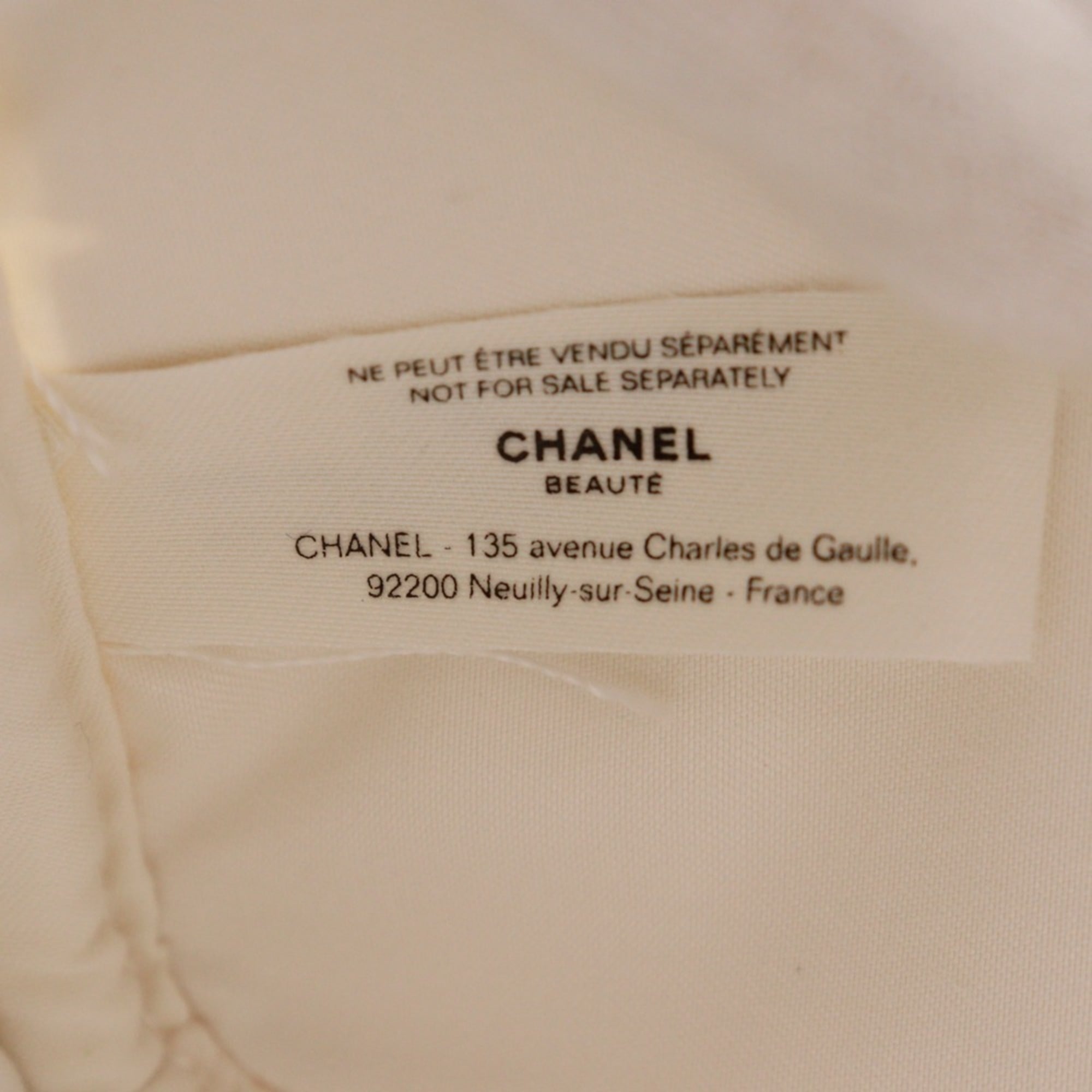 Chanel White Tweed Pouch (Pre-Owned)