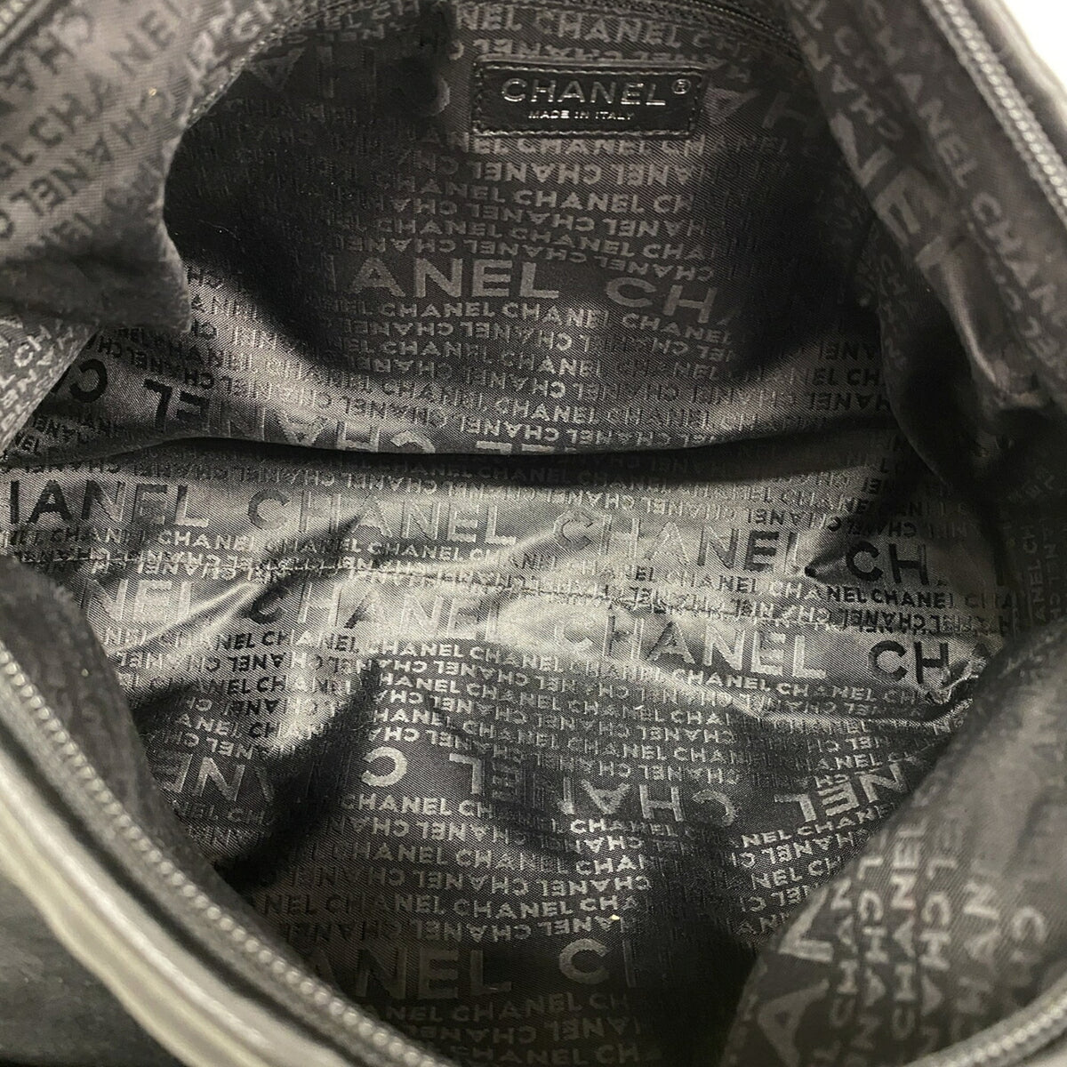 Chanel Black White Tweed Shoulder Bag (Pre-Owned)