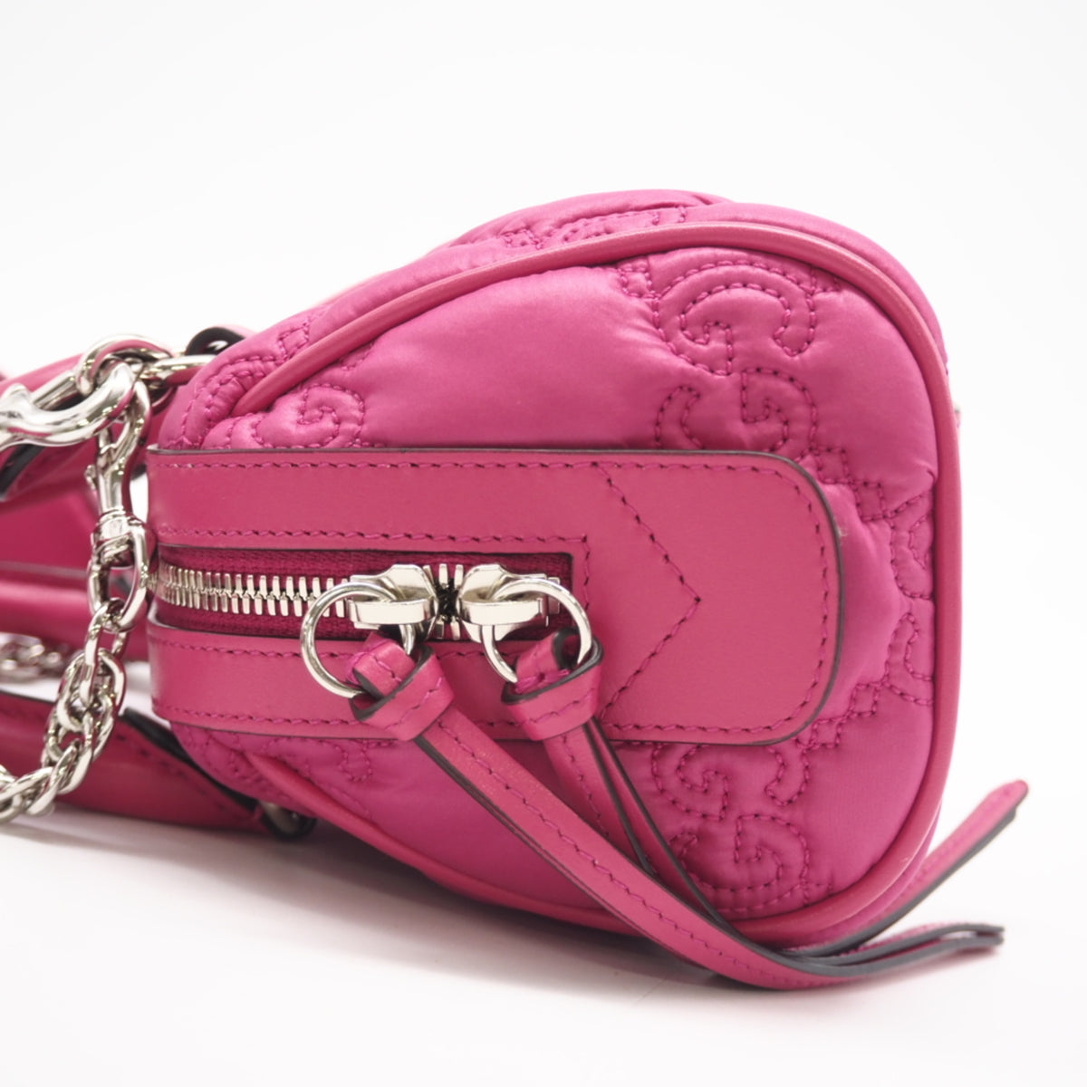 Gucci Pink Nylon Shoulder Bag (Pre-Owned)