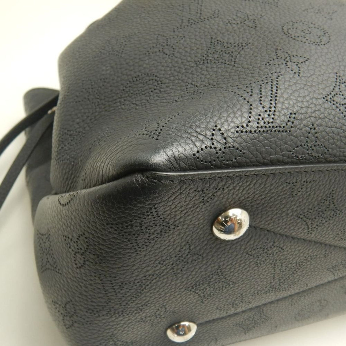 Louis Vuitton Mahina Noir Mahina Leather Tote Bag (Pre-Owned)