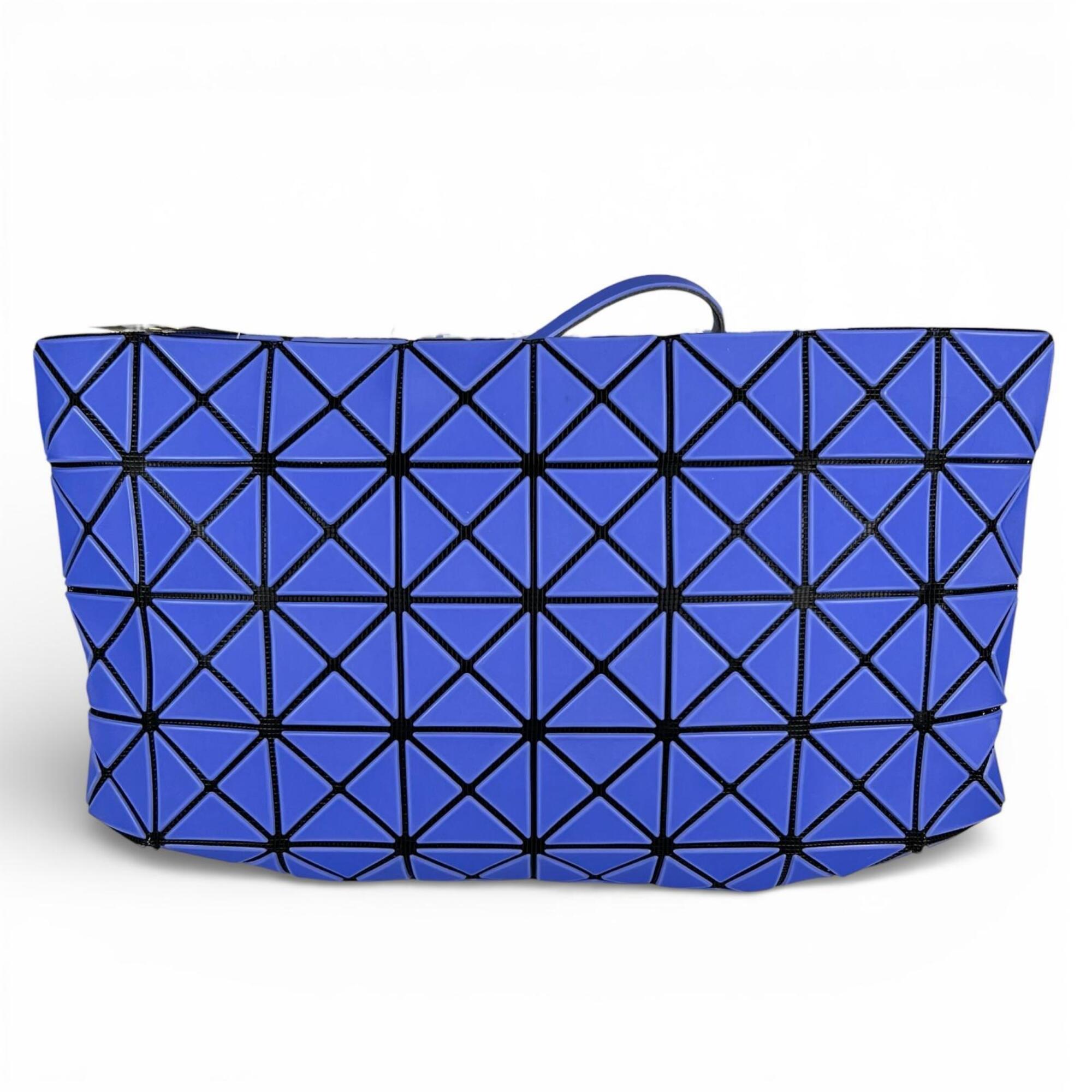 Issey Miyake Blue Polyester Nylon Elastane Brass Clutch Bag (Pre-Owned)