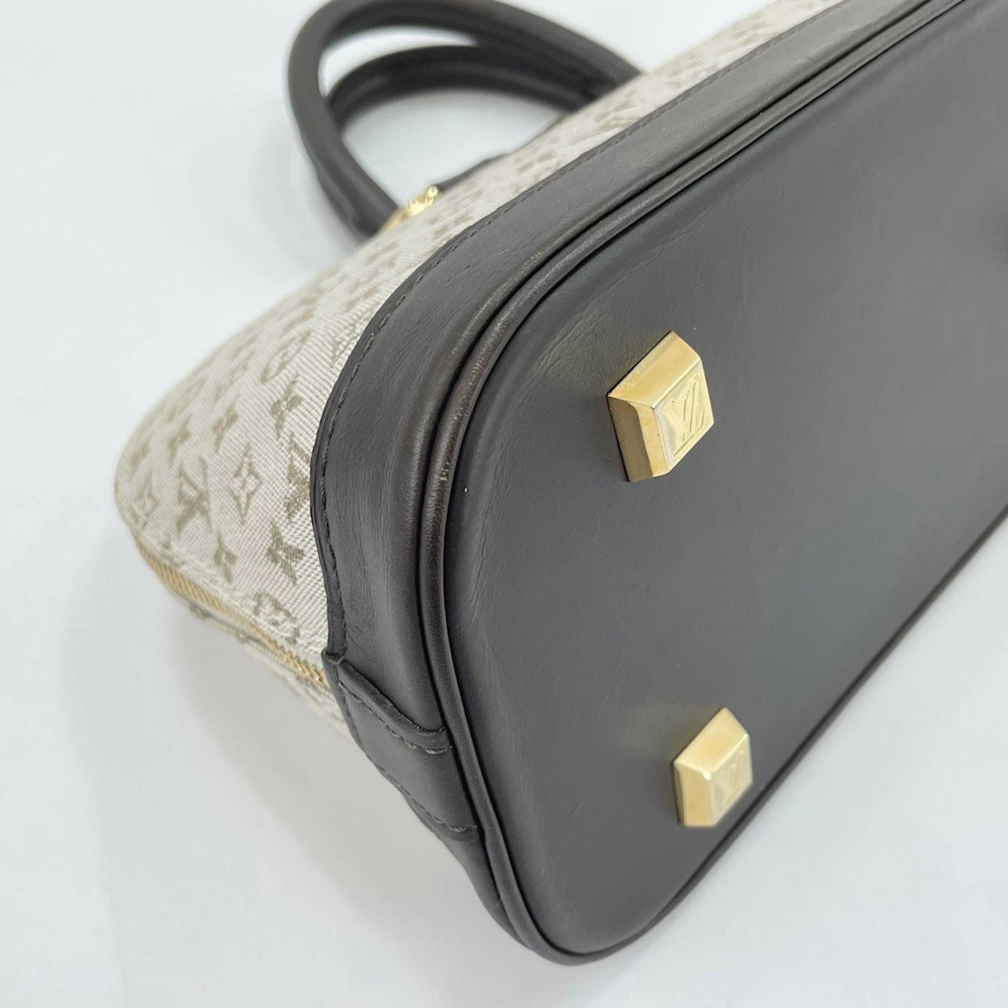 Louis Vuitton Khaki Handbag (Pre-Owned)