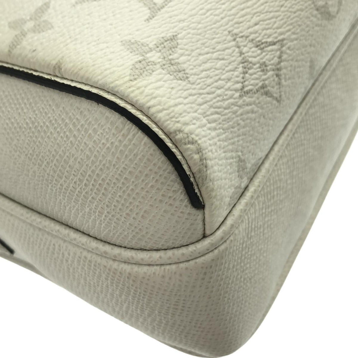 Louis Vuitton White Coated Canvas Leather Shoulder Bag (Pre-Owned)