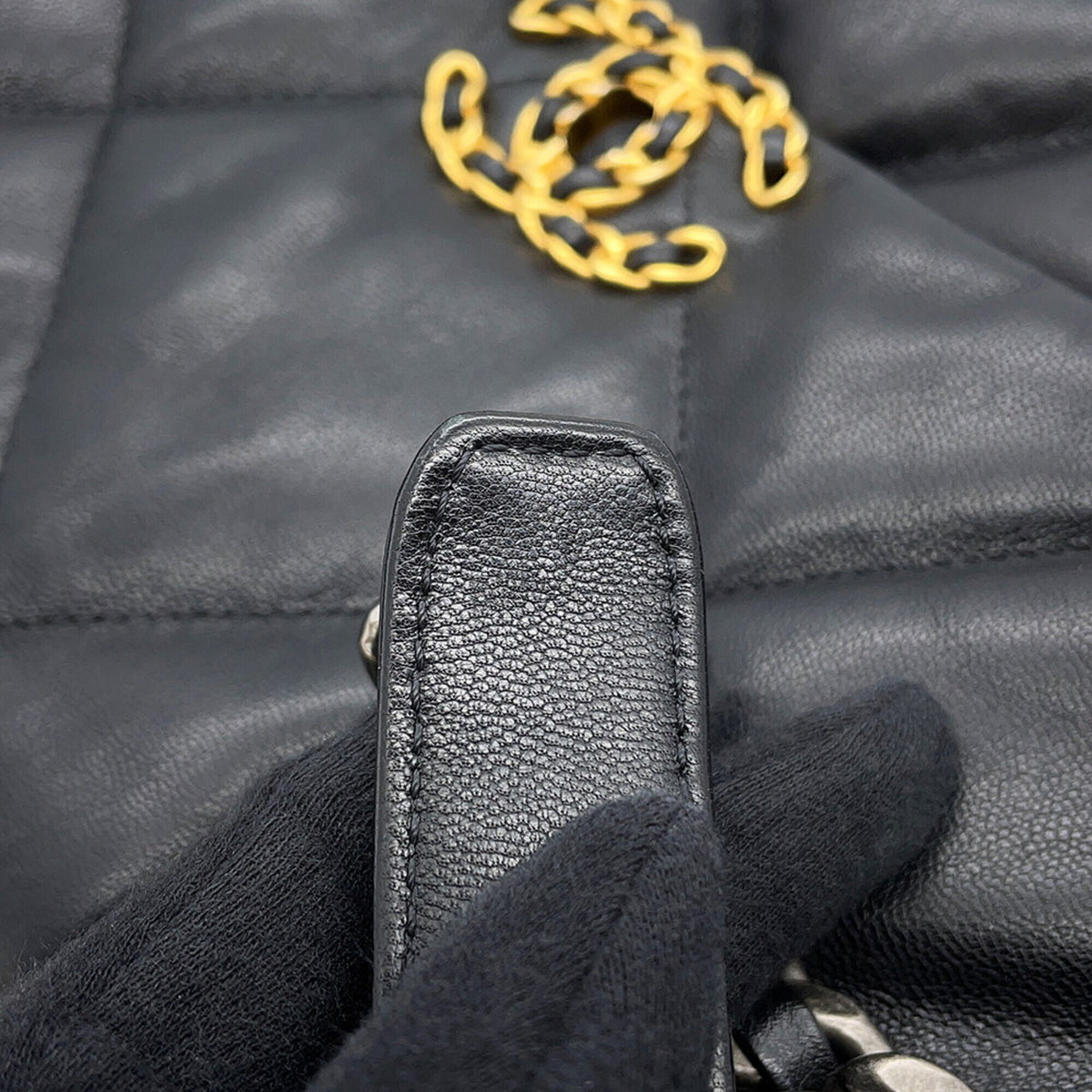 Chanel Black Leather Handbag Shoulder Bag (Pre-Owned)