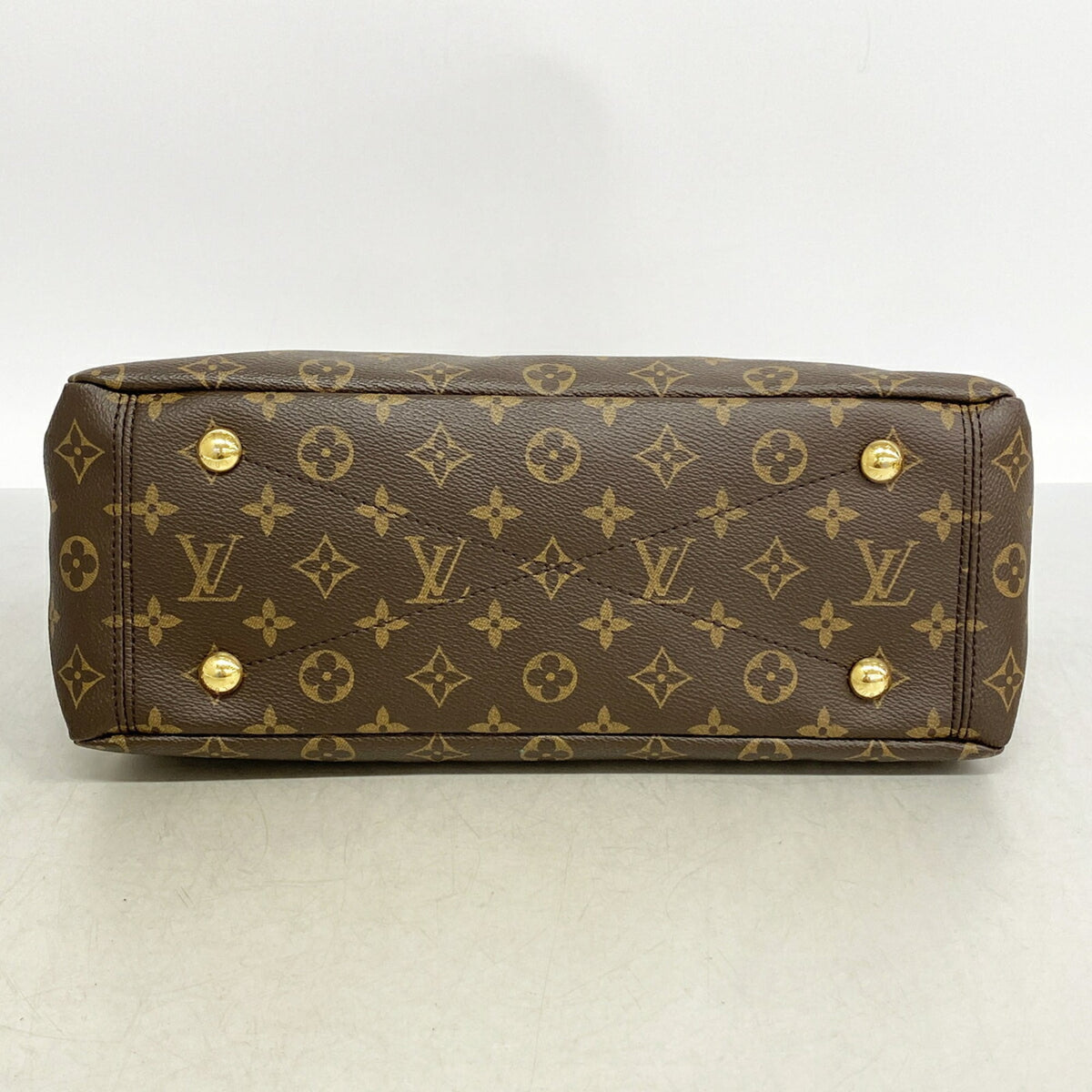 Louis Vuitton Noir Handbag (Pre-Owned)