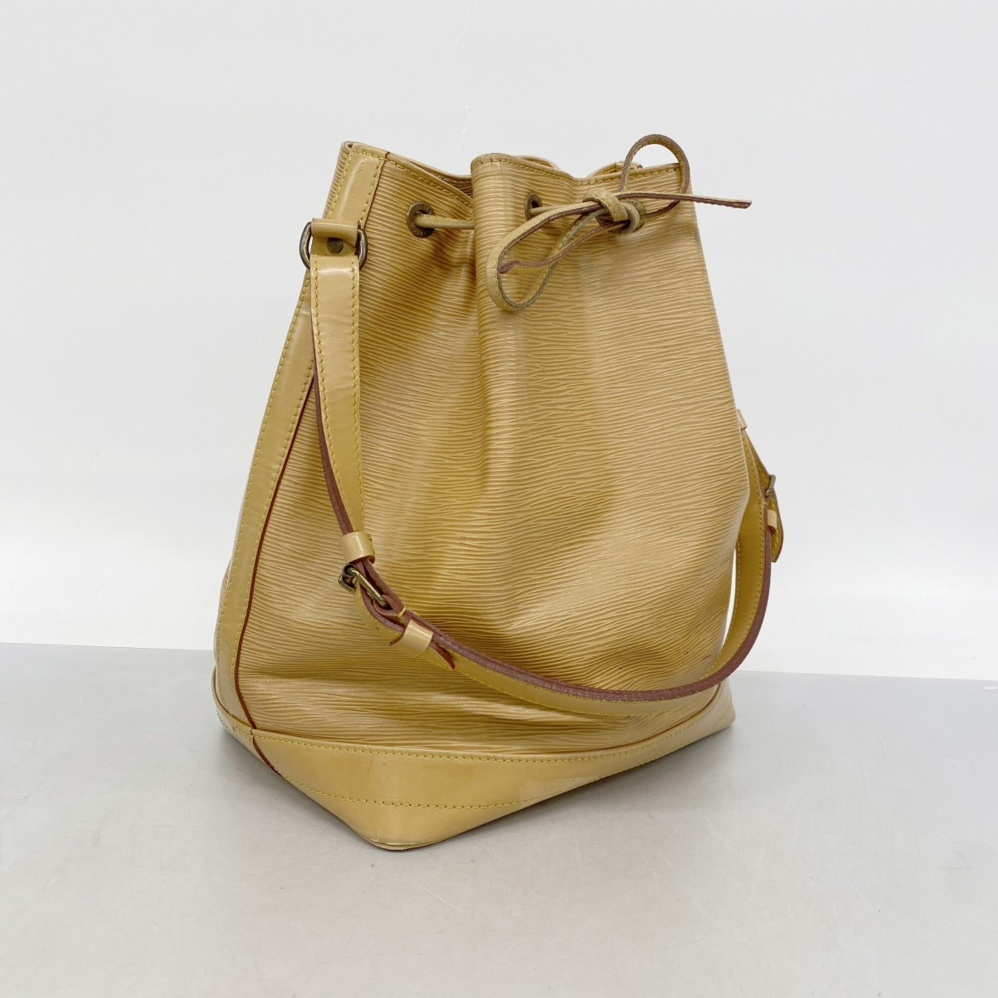 Louis Vuitton Winnipeg Beige Shoulder Bag (Pre-Owned)