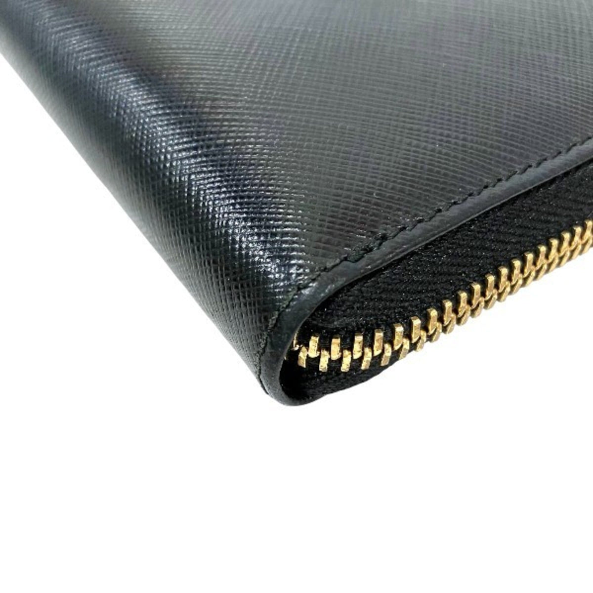 Salvatore Ferragamo Black Leather Long Wallet (Bi-Fold) (Pre-Owned)