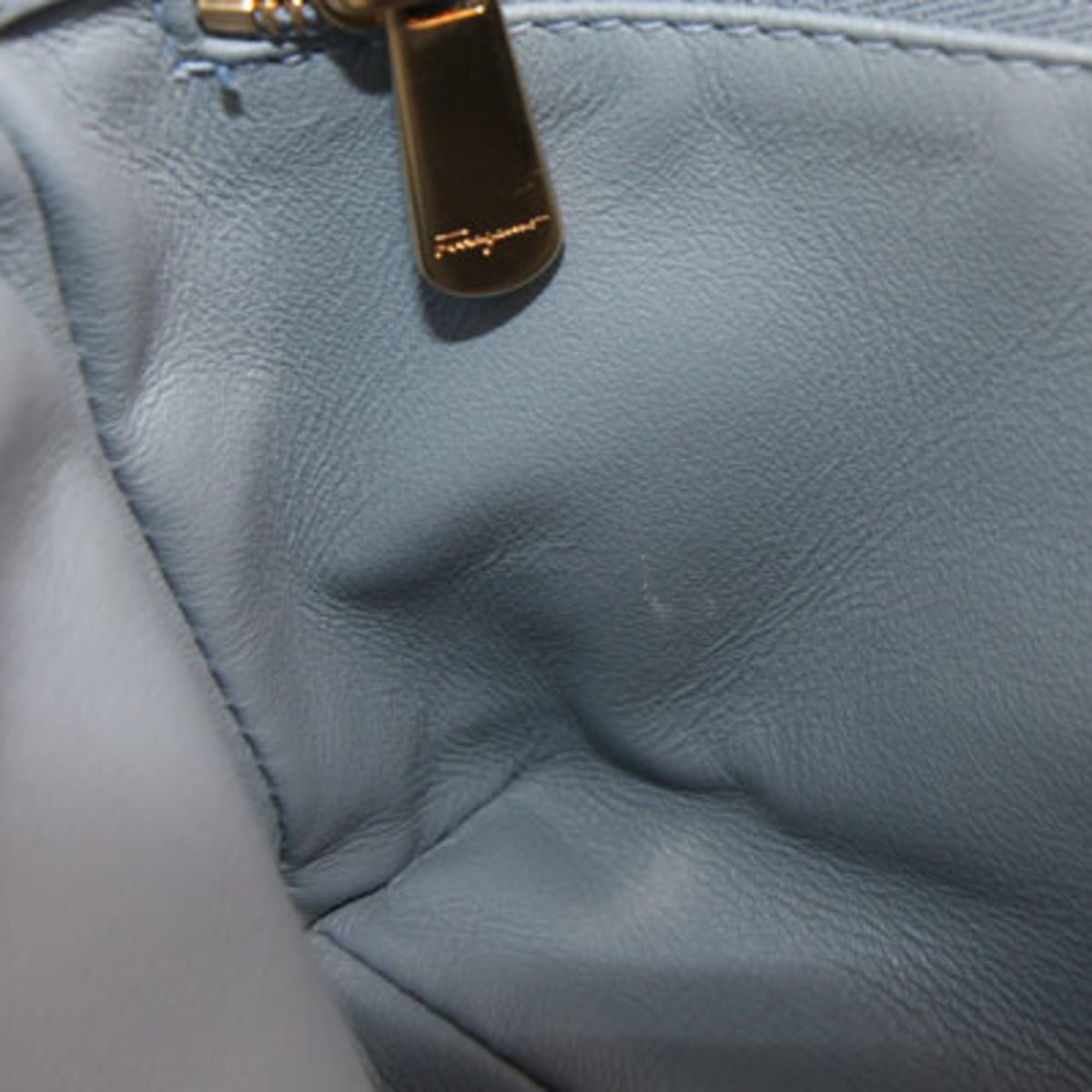 Salvatore Ferragamo Vara Light Blue Leather Shoulder Bag (Pre-Owned)