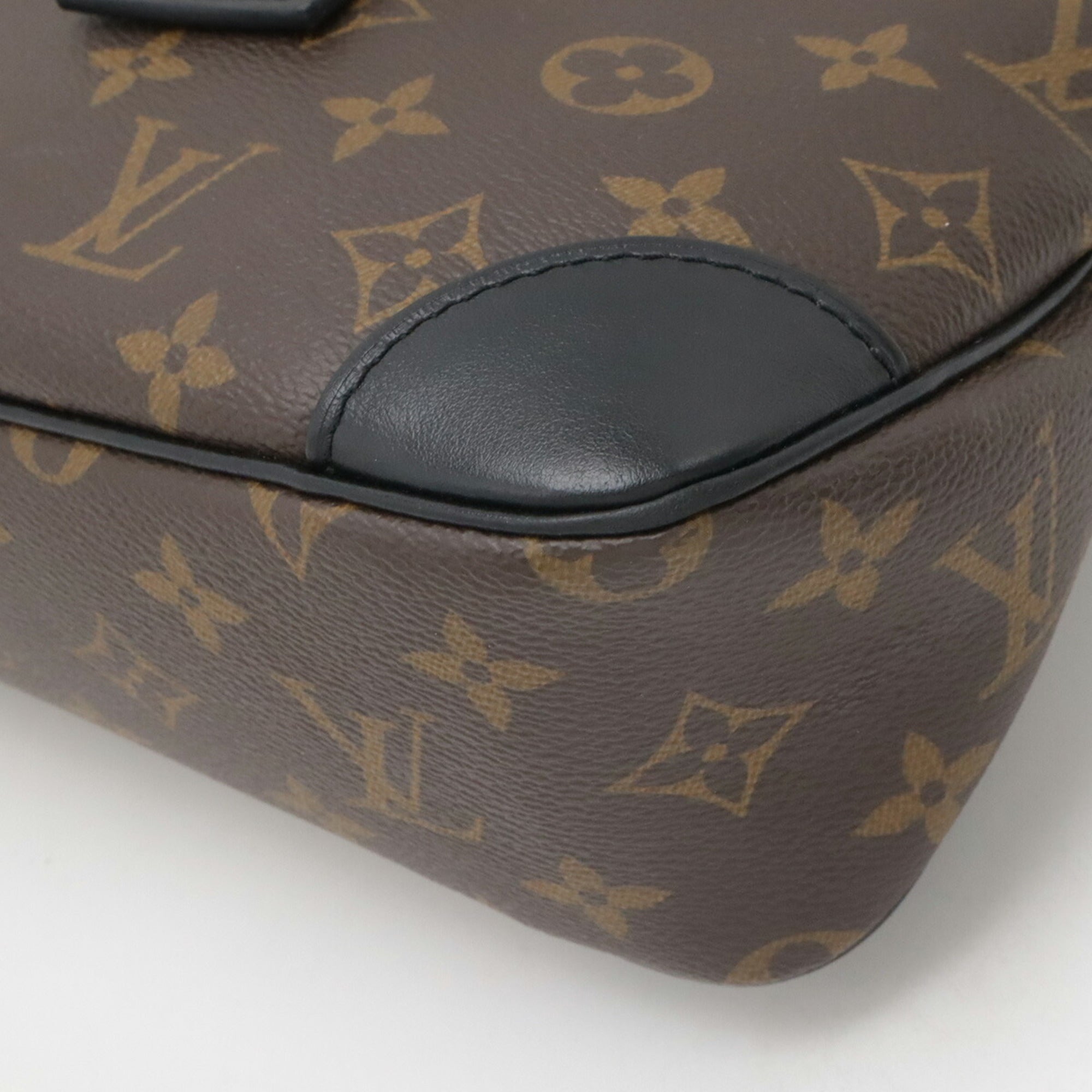 Louis Vuitton Noir Monogram Shoulder Bag (Pre-Owned)