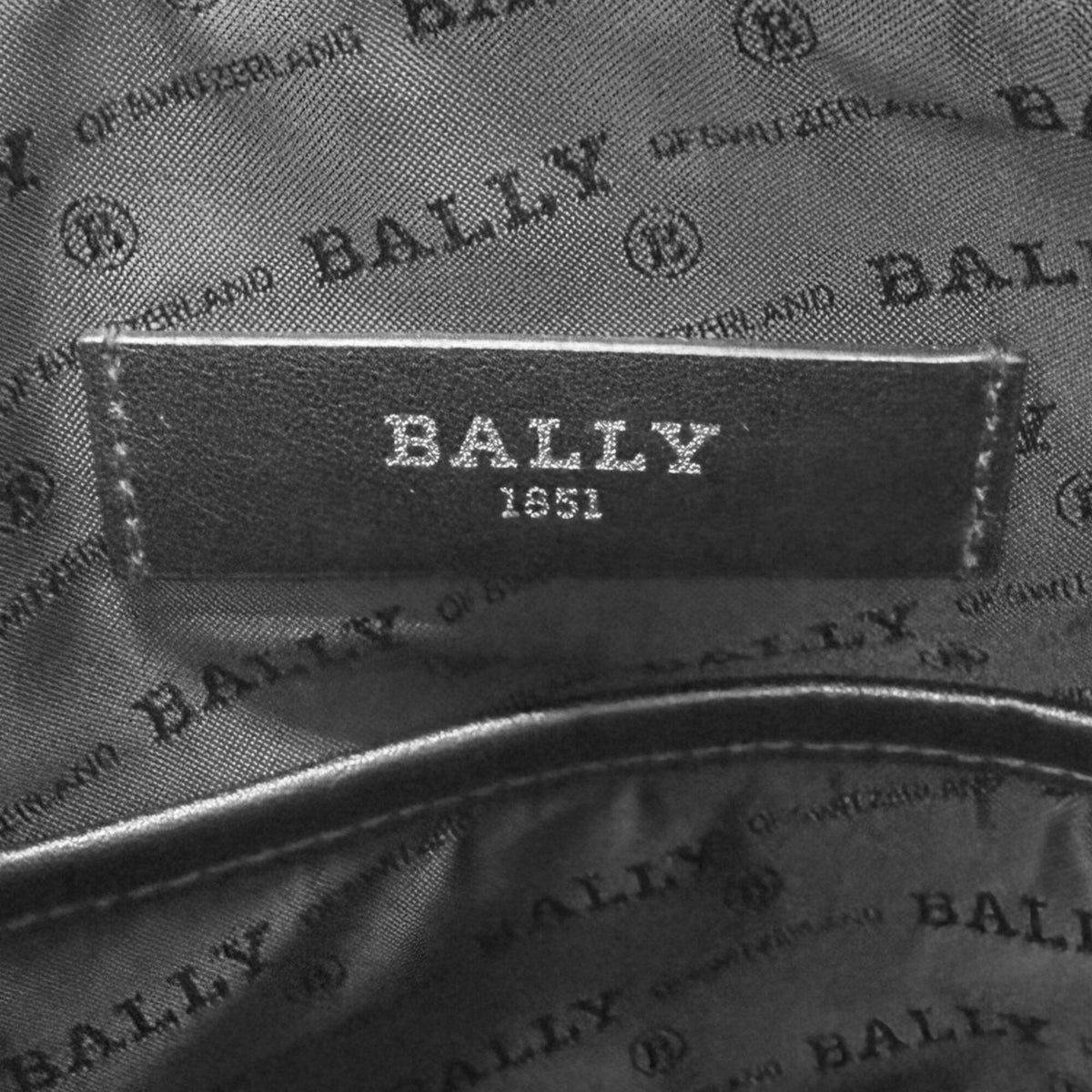 Bally Black Leather Crossbody Bag Shoulder Bag (Pre-Owned)