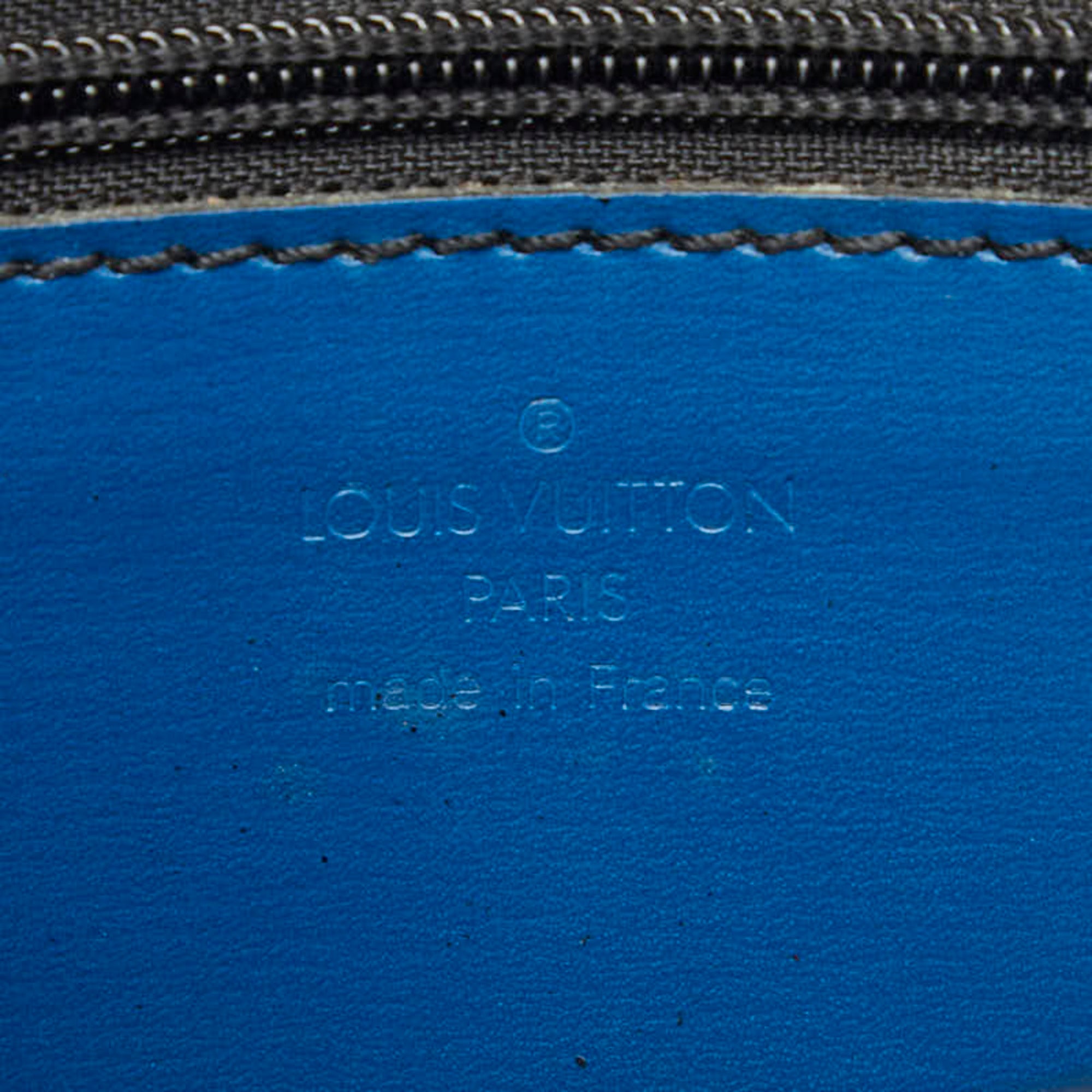 Louis Vuitton Epi Toledo Blue Leather Pochette Shoulder Bag (Pre-Owned)
