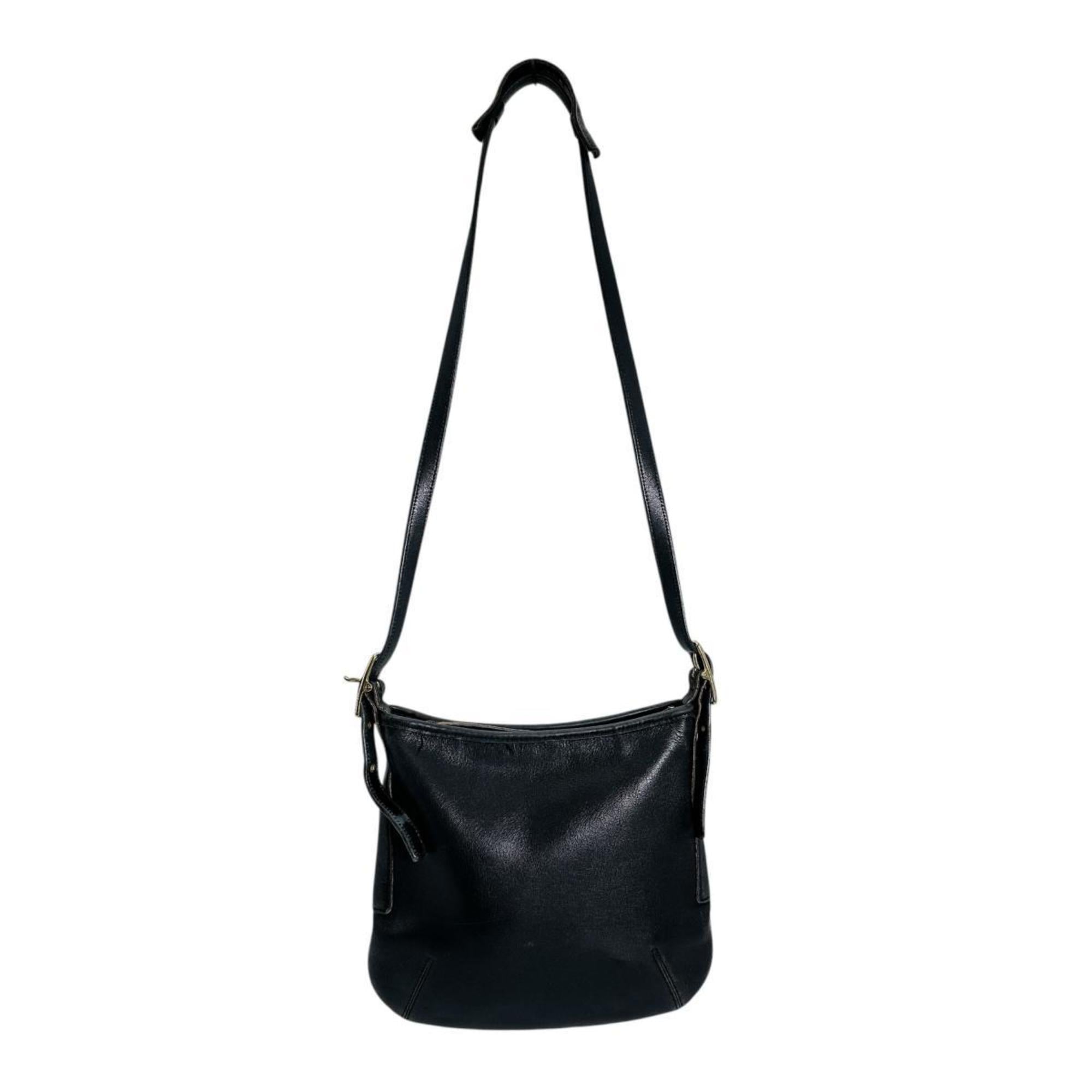 Coach Black Leather Shoulder Bag (Pre-Owned)