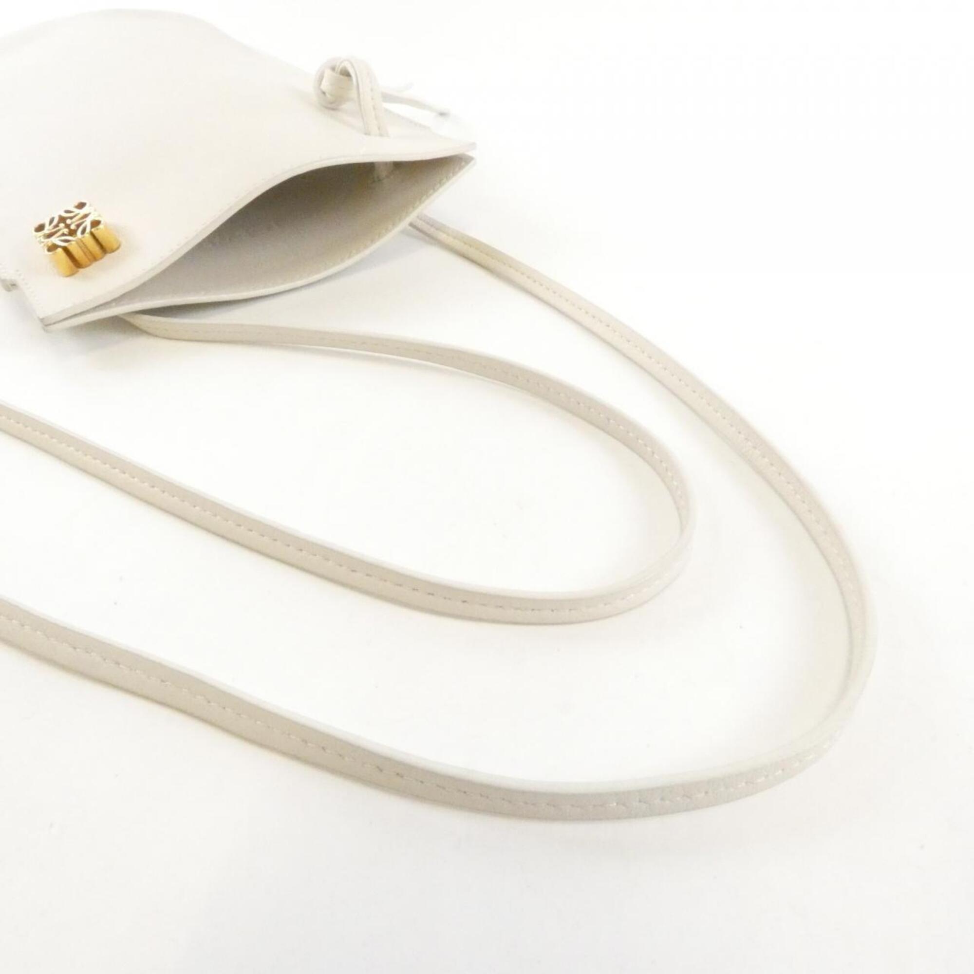 Loewe White Leather Shoulder Bag (Pre-Owned)