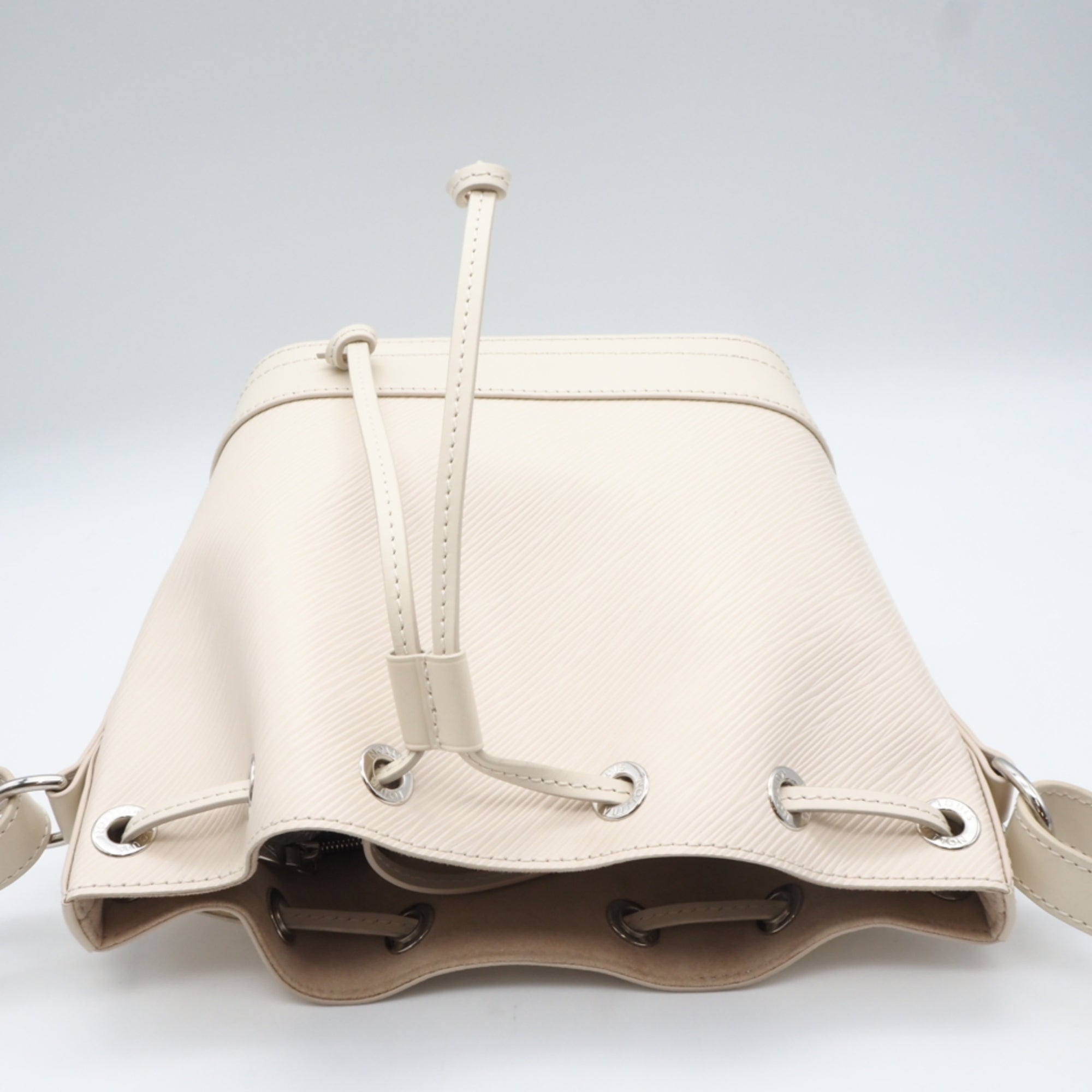 Louis Vuitton Ivory Leather Shoulder Bag (Pre-Owned)