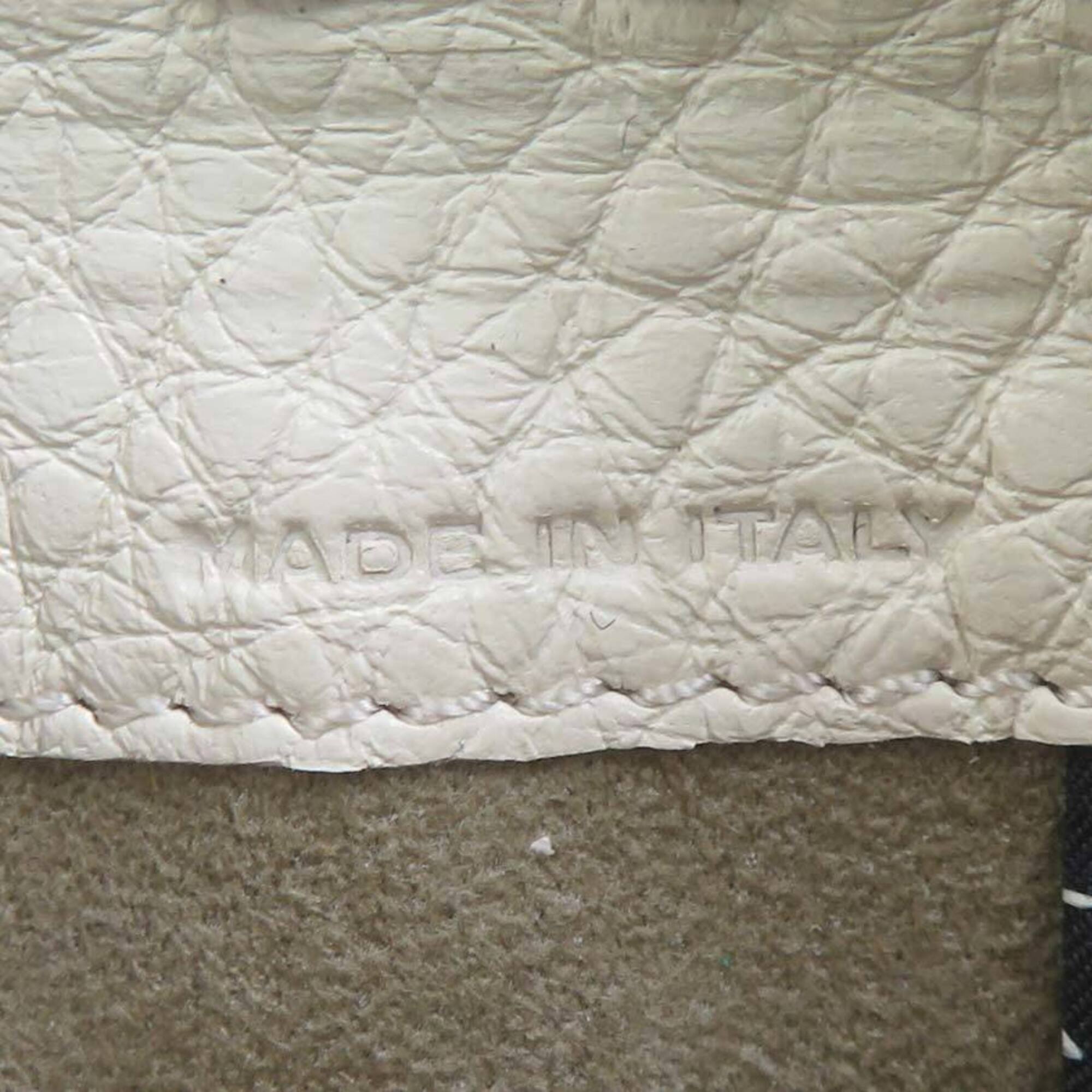 Fendi Ivory Leather Coin Purse/Coin Case (Pre-Owned)