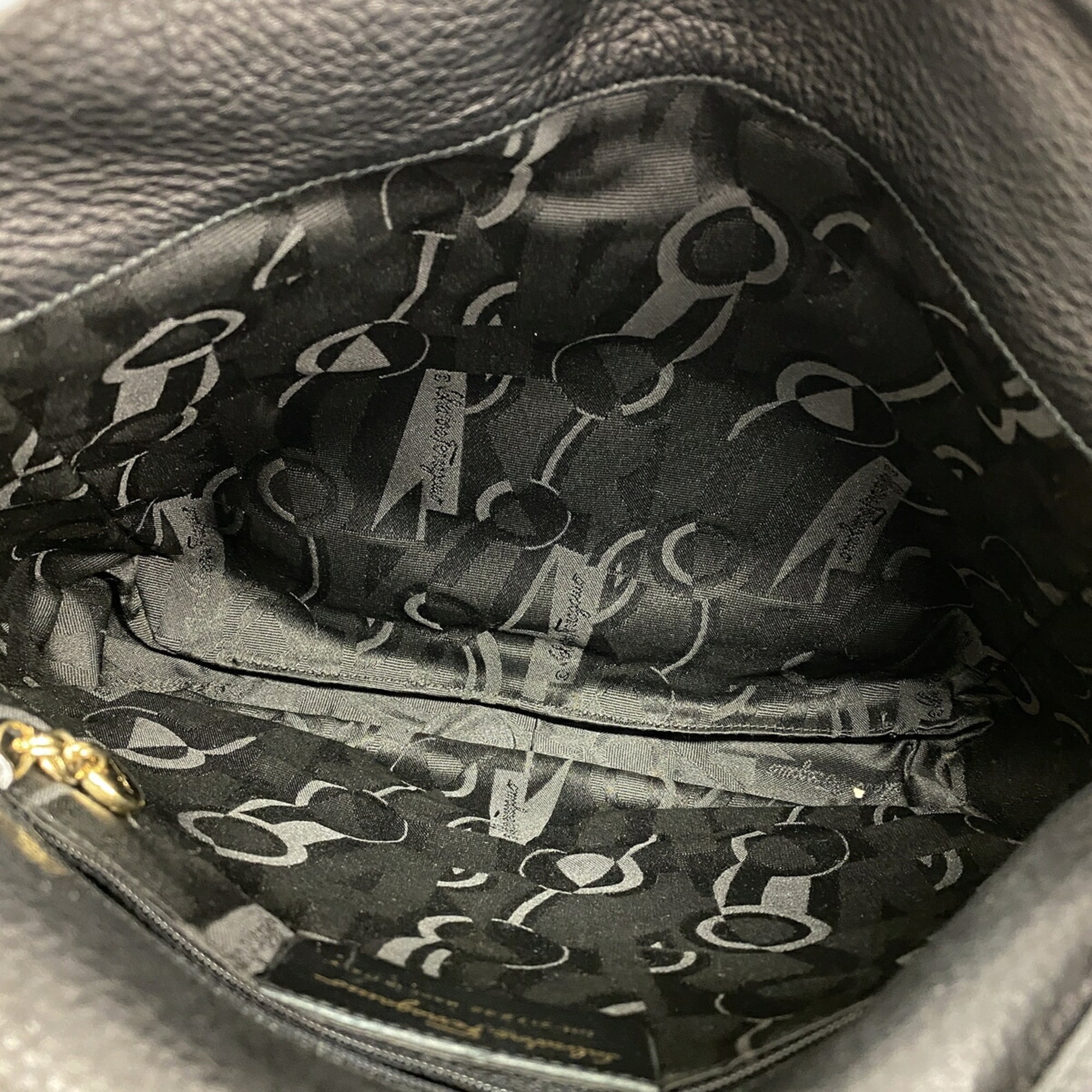 Salvatore Ferragamo Black Leather Shoulder Bag (Pre-Owned)