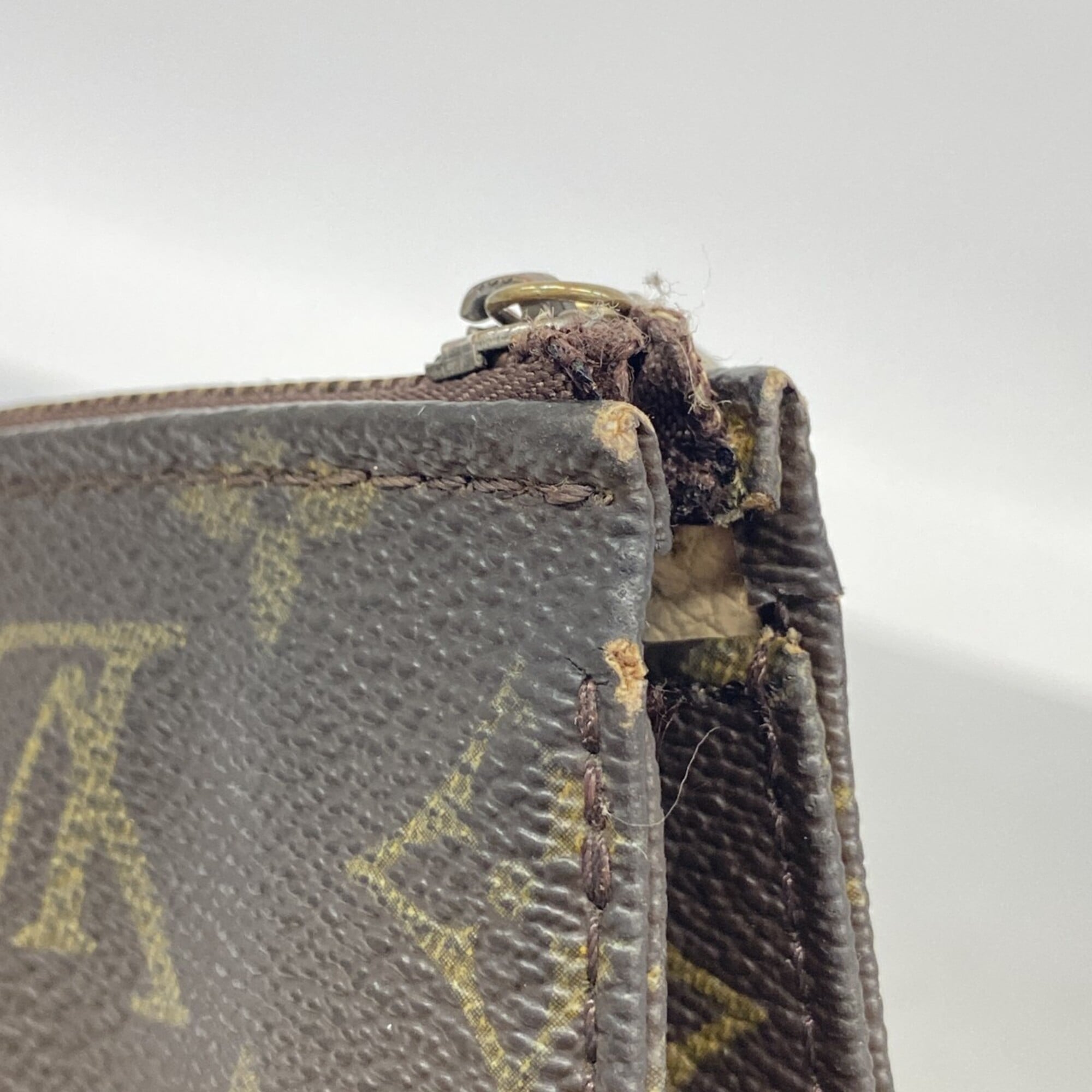 Louis Vuitton Brown Pouch (Pre-Owned)