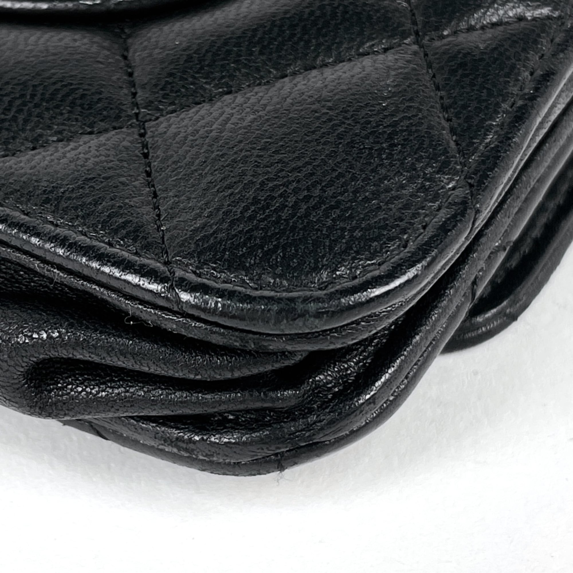 Chanel Black Leather Shoulder Bag (Pre-Owned)