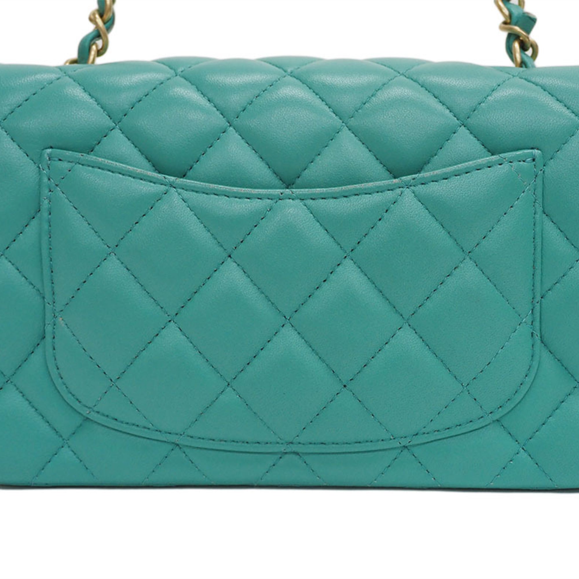 Chanel Green Shoulder Bag (Pre-Owned)