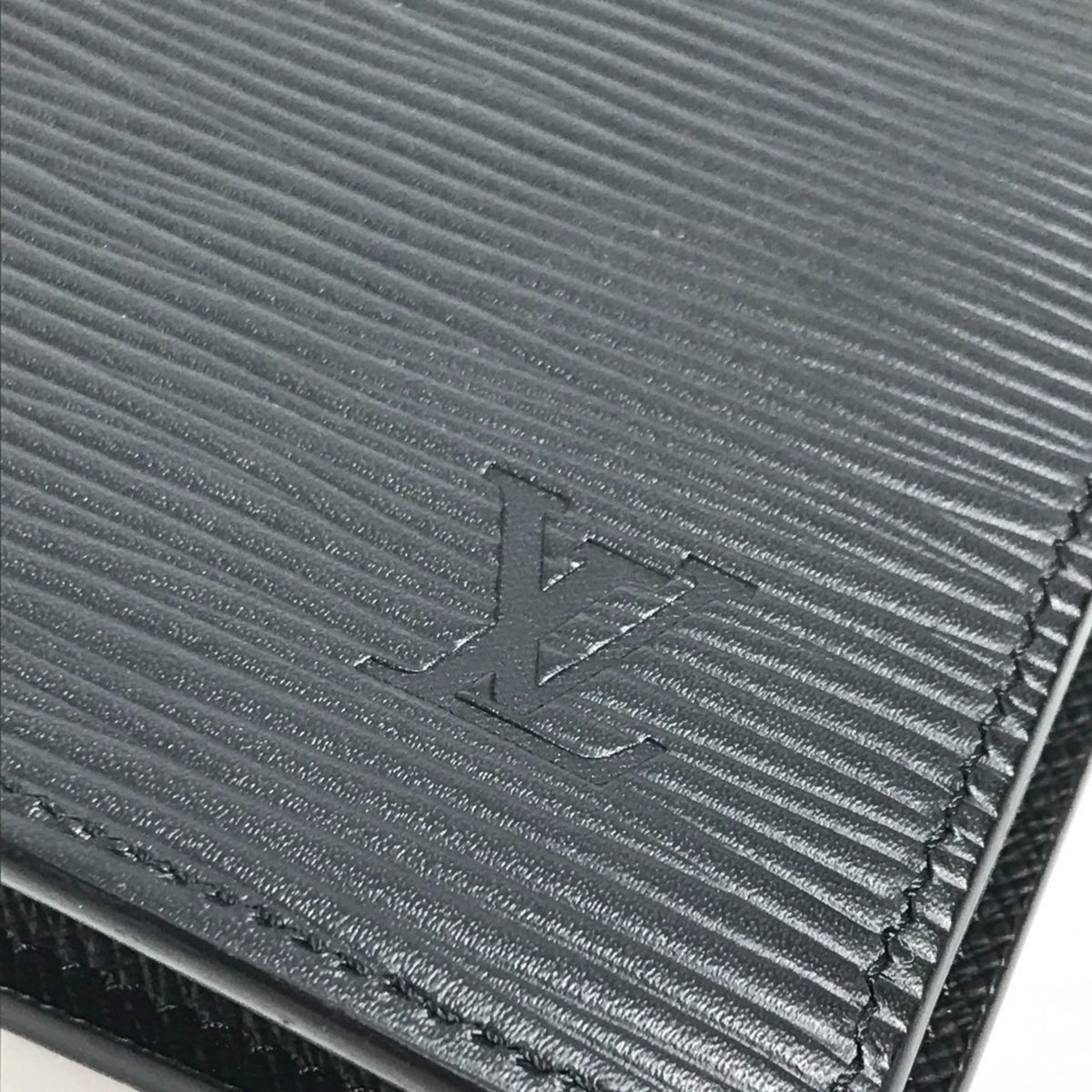 Louis Vuitton Black Noir Epi Leather Long Wallet (Bi-Fold) (Pre-Owned)