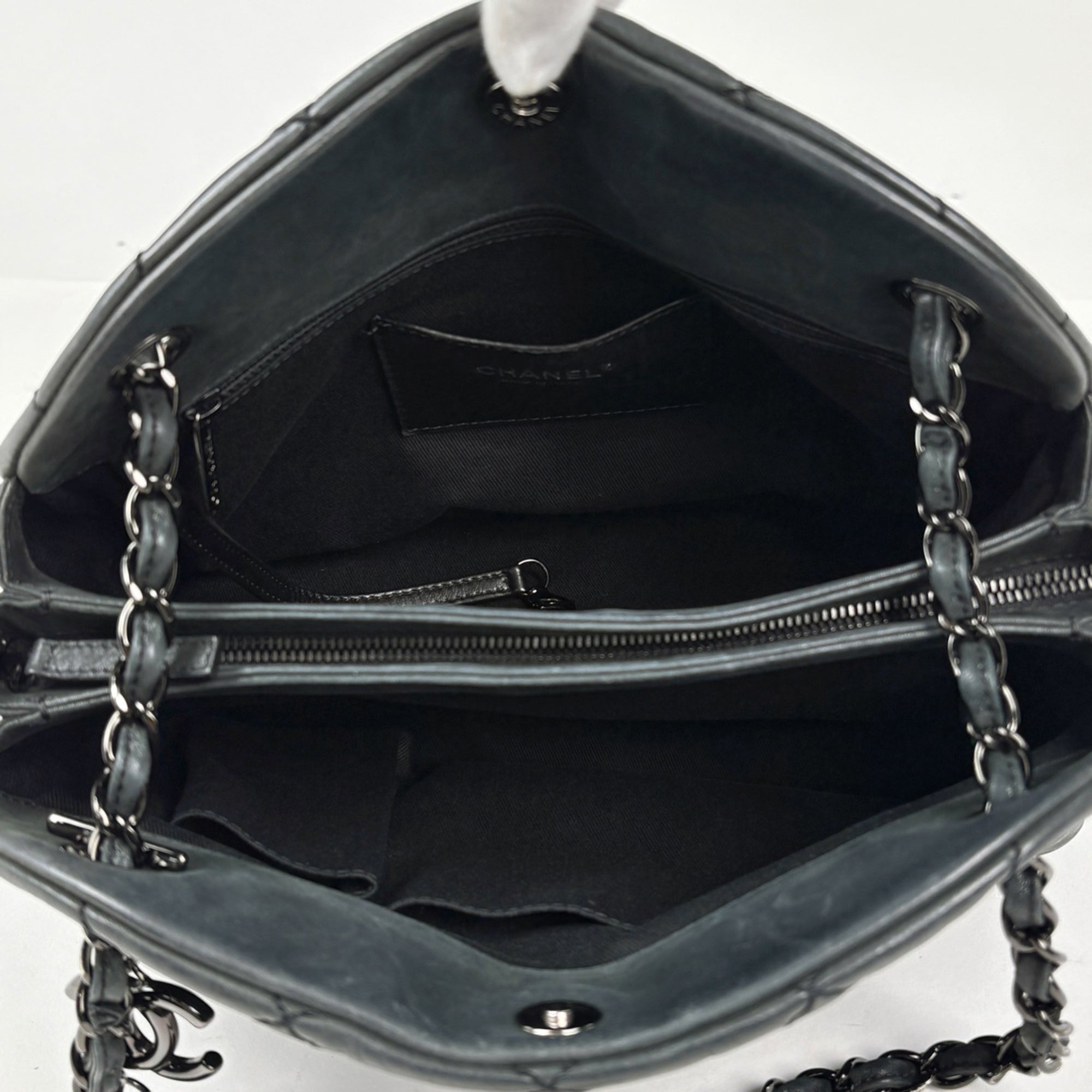 Chanel Mademoiselle Black Leather Shoulder Bag (Pre-Owned)