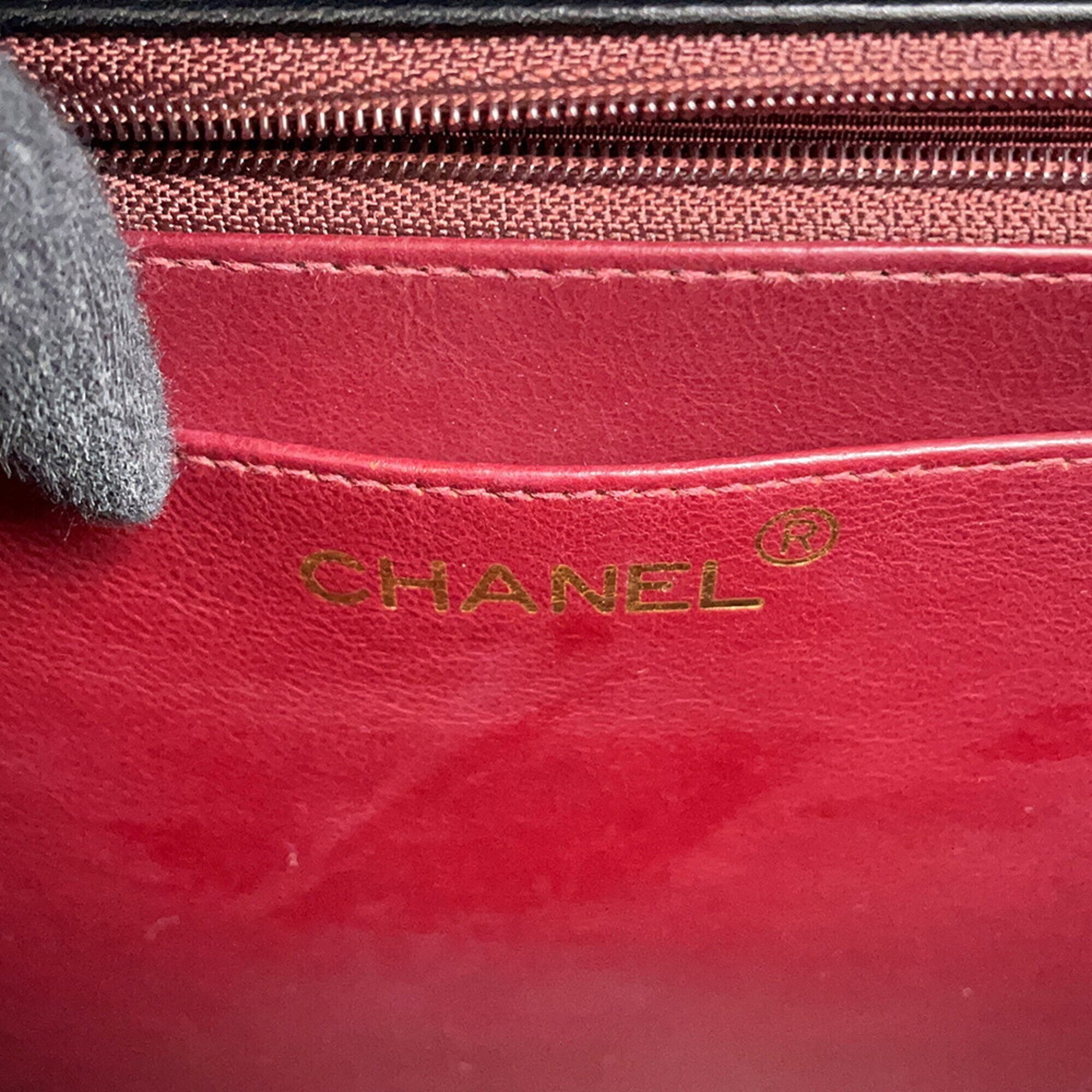 Chanel Black Leather Handbag Shoulder Bag (Pre-Owned)