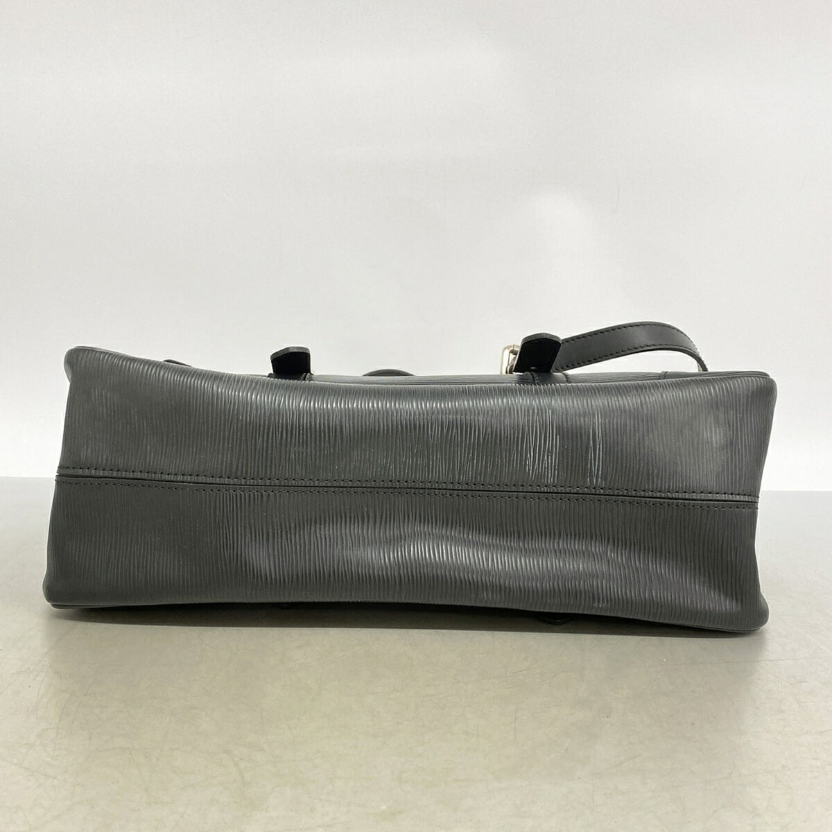 Louis Vuitton Noir Handbag (Pre-Owned)