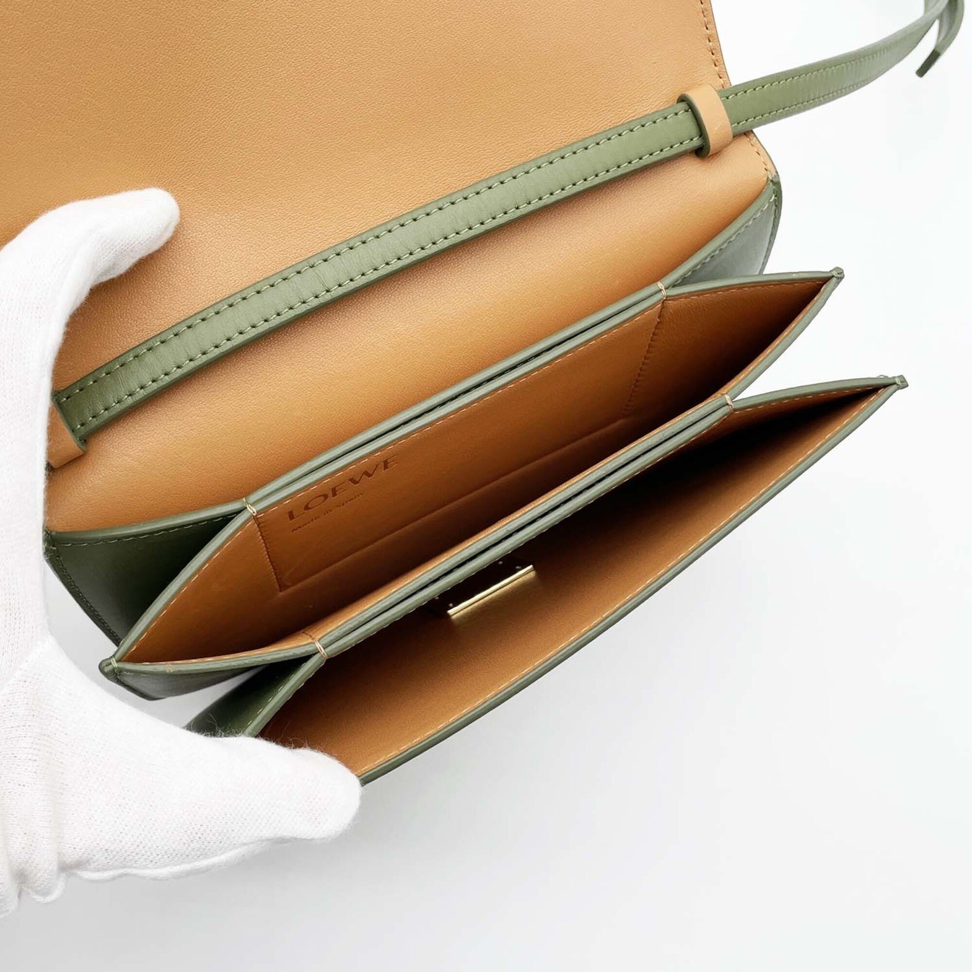 Loewe Gold Green Leather Shoulder Bag (Pre-Owned)