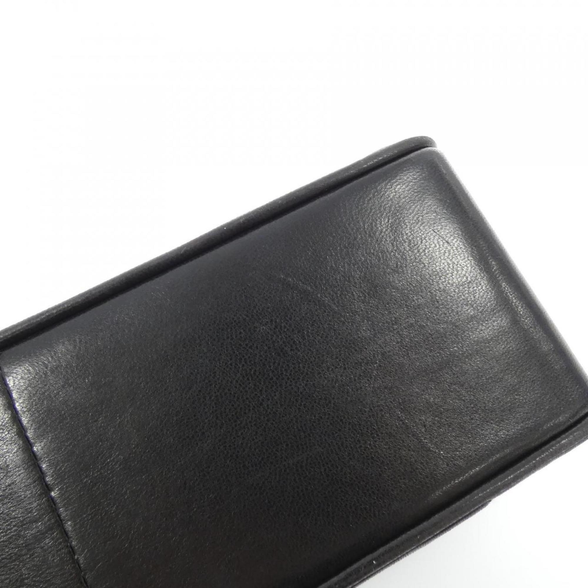 Chanel Black Leather Shoulder Bag (Pre-Owned)