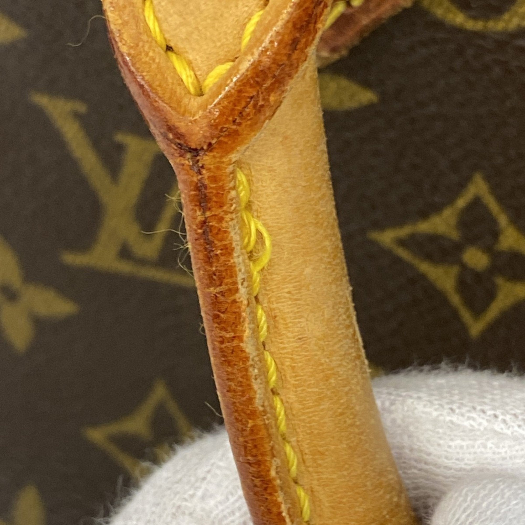 Louis Vuitton Brown Handbag (Pre-Owned)