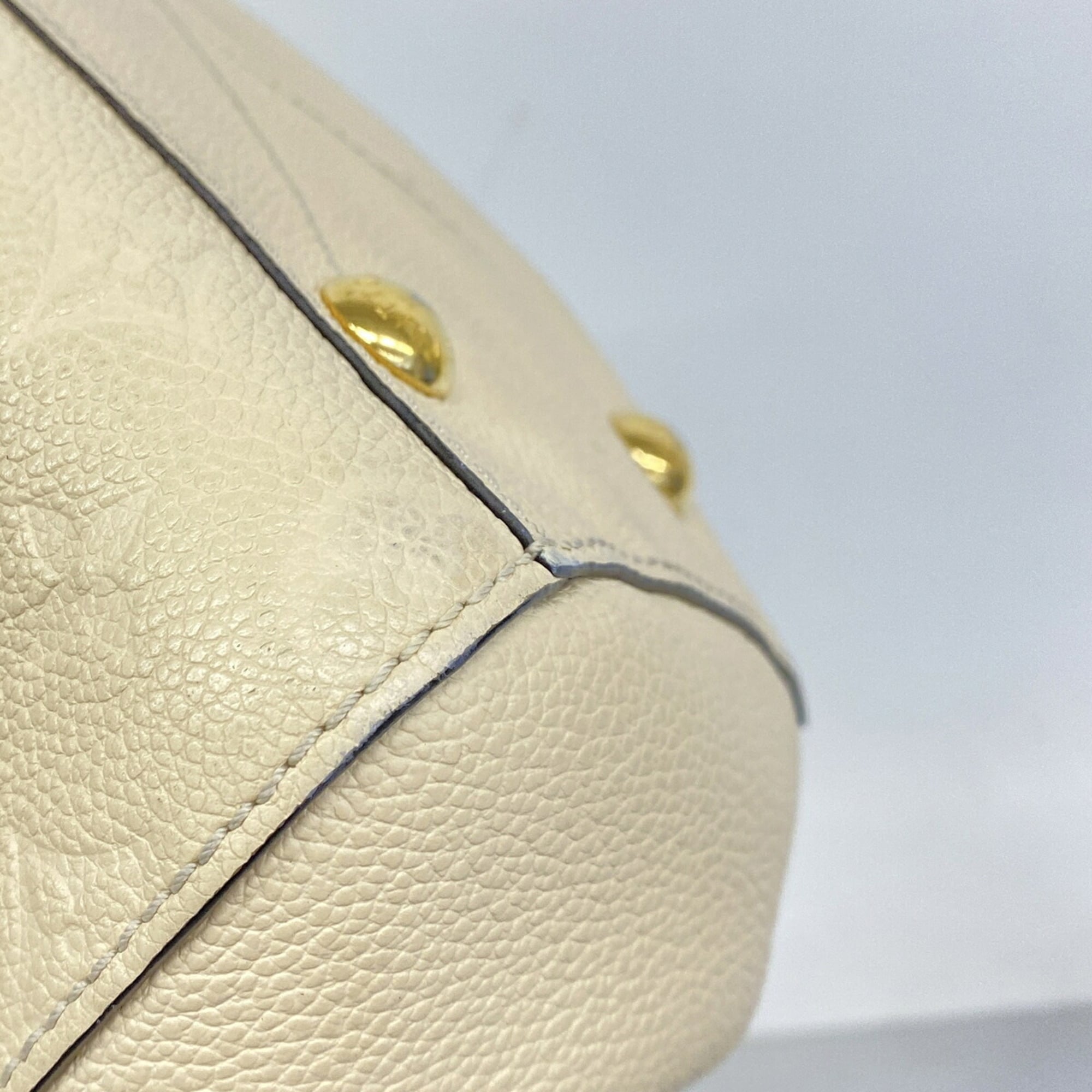 Louis Vuitton Cream Handbag (Pre-Owned)
