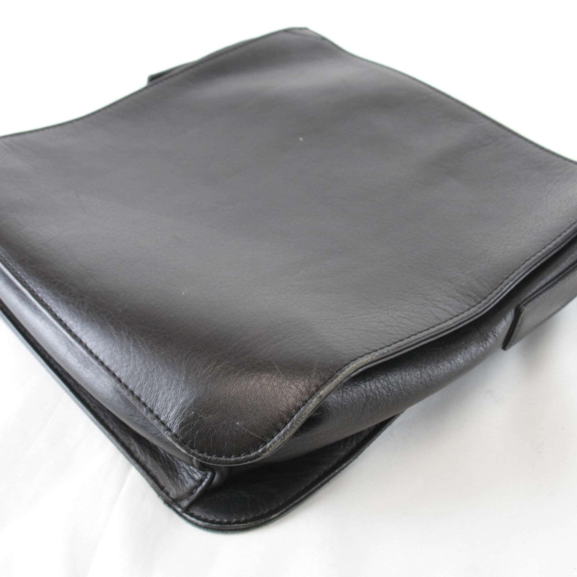 Givenchy Black Suede Leather Shoulder Bag (Pre-Owned)