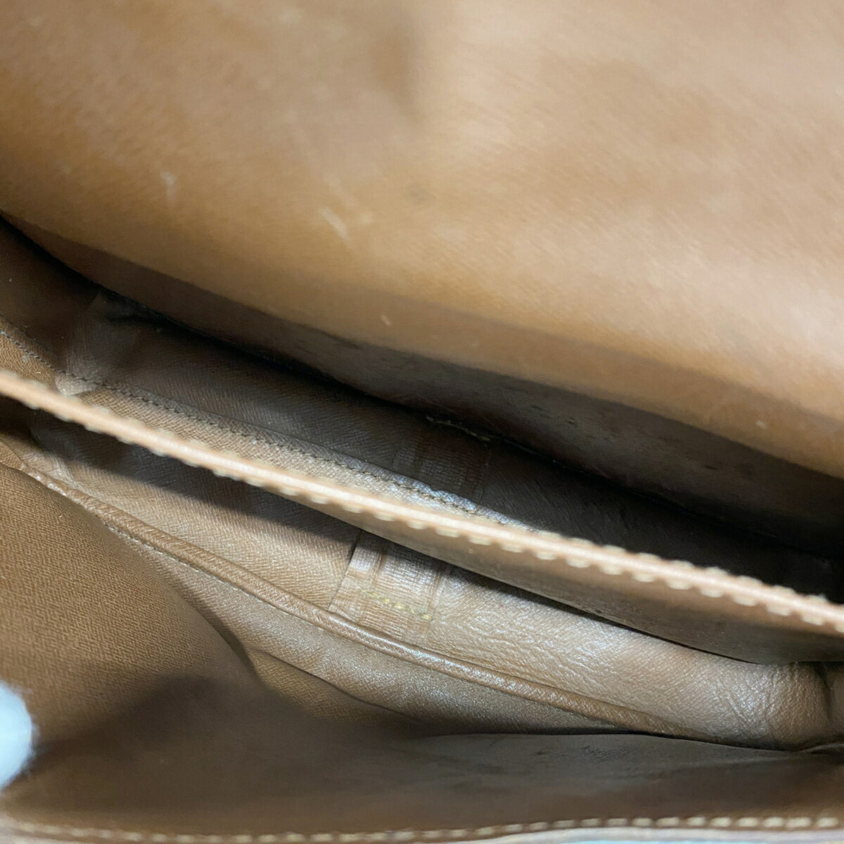 Louis Vuitton Brown Shoulder Bag (Pre-Owned)