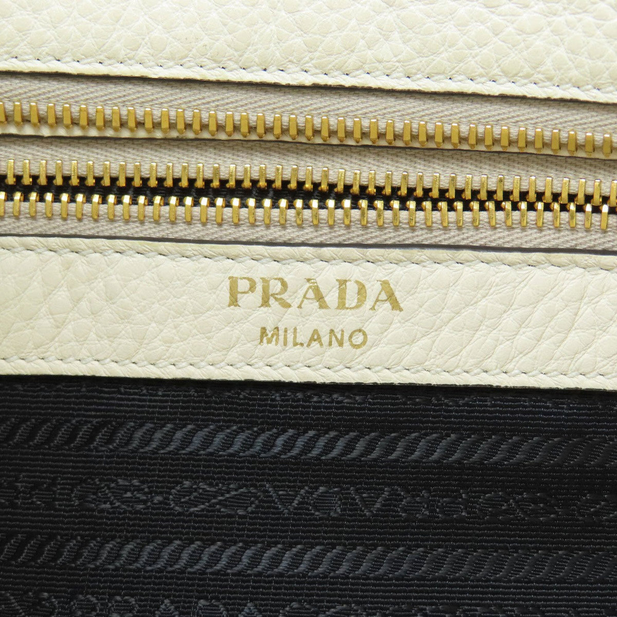 Prada White Leather Shoulder Bag (Pre-Owned)