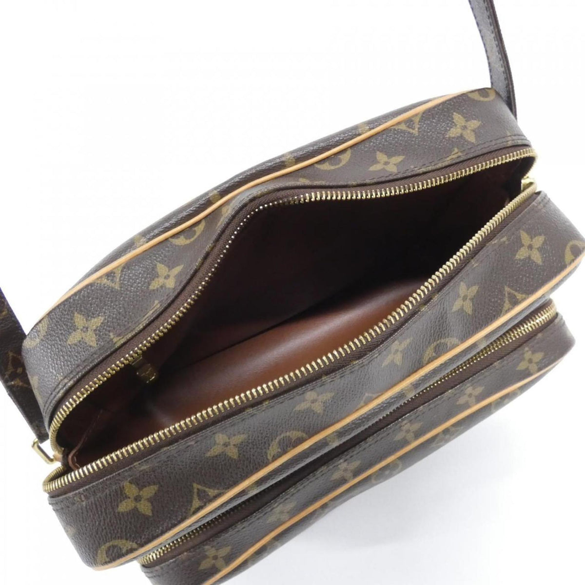Louis Vuitton Marron Coated Canvas Shoulder Bag (Pre-Owned)