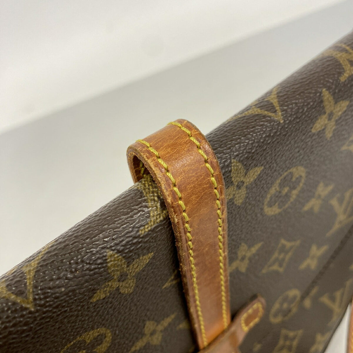 Louis Vuitton Brown Shoulder Bag (Pre-Owned)