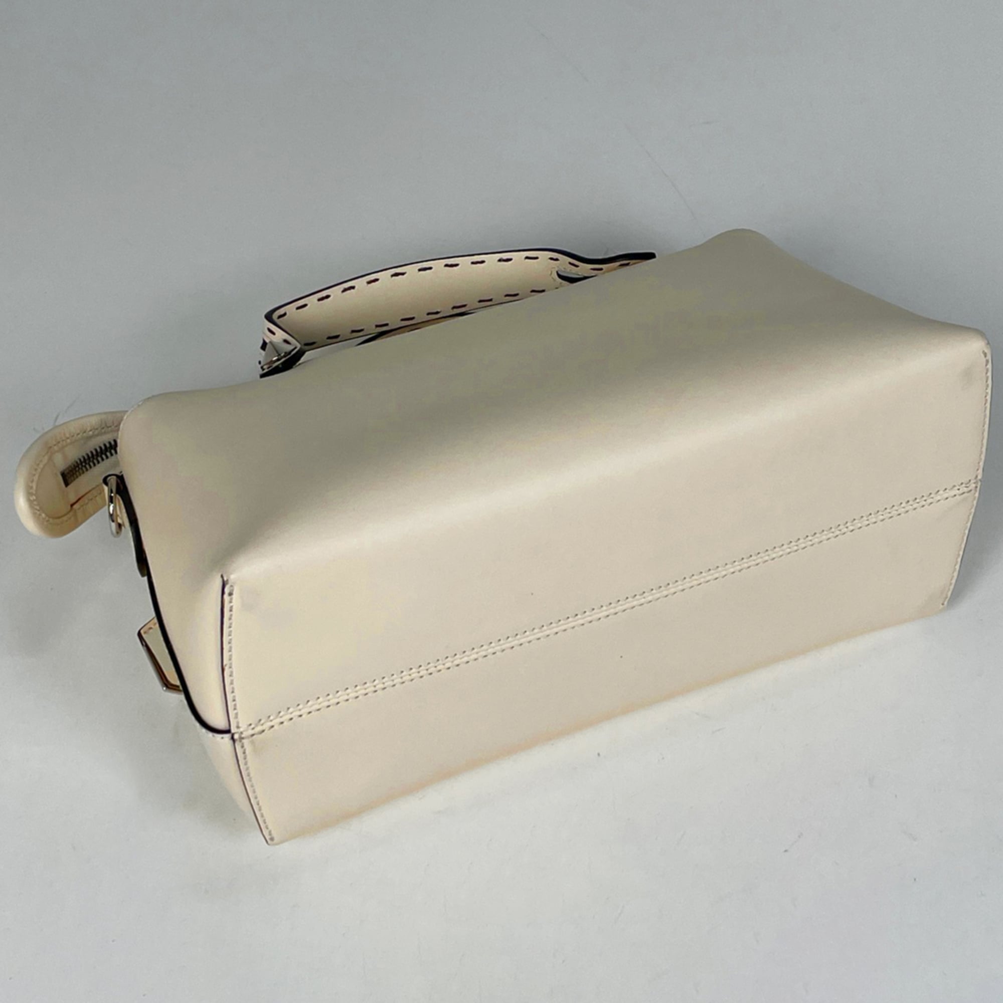 Fendi Ivory Leather Handbag Shoulder Bag (Pre-Owned)