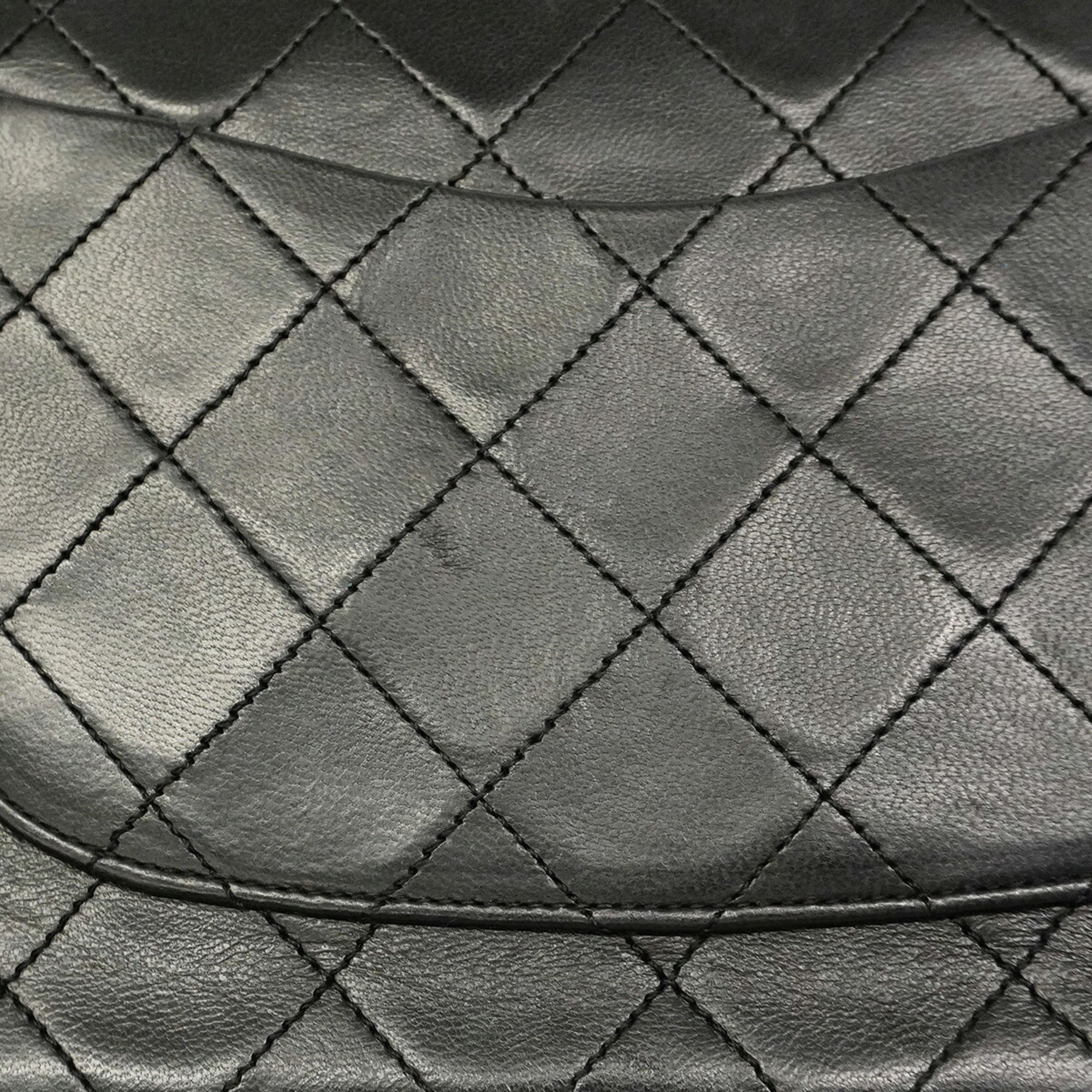 Chanel Black Leather Shoulder Bag (Pre-Owned)